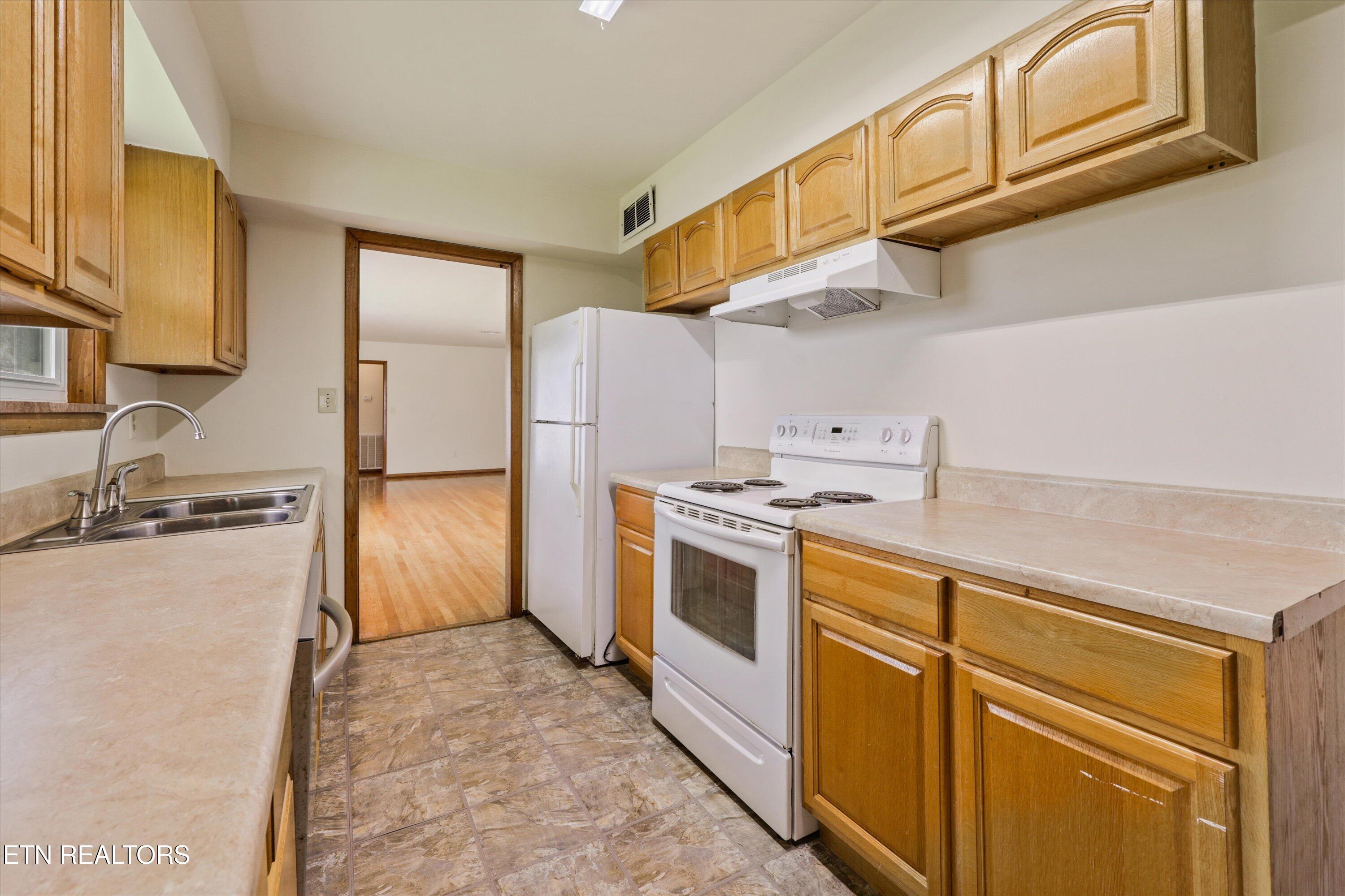 407 W College Ave