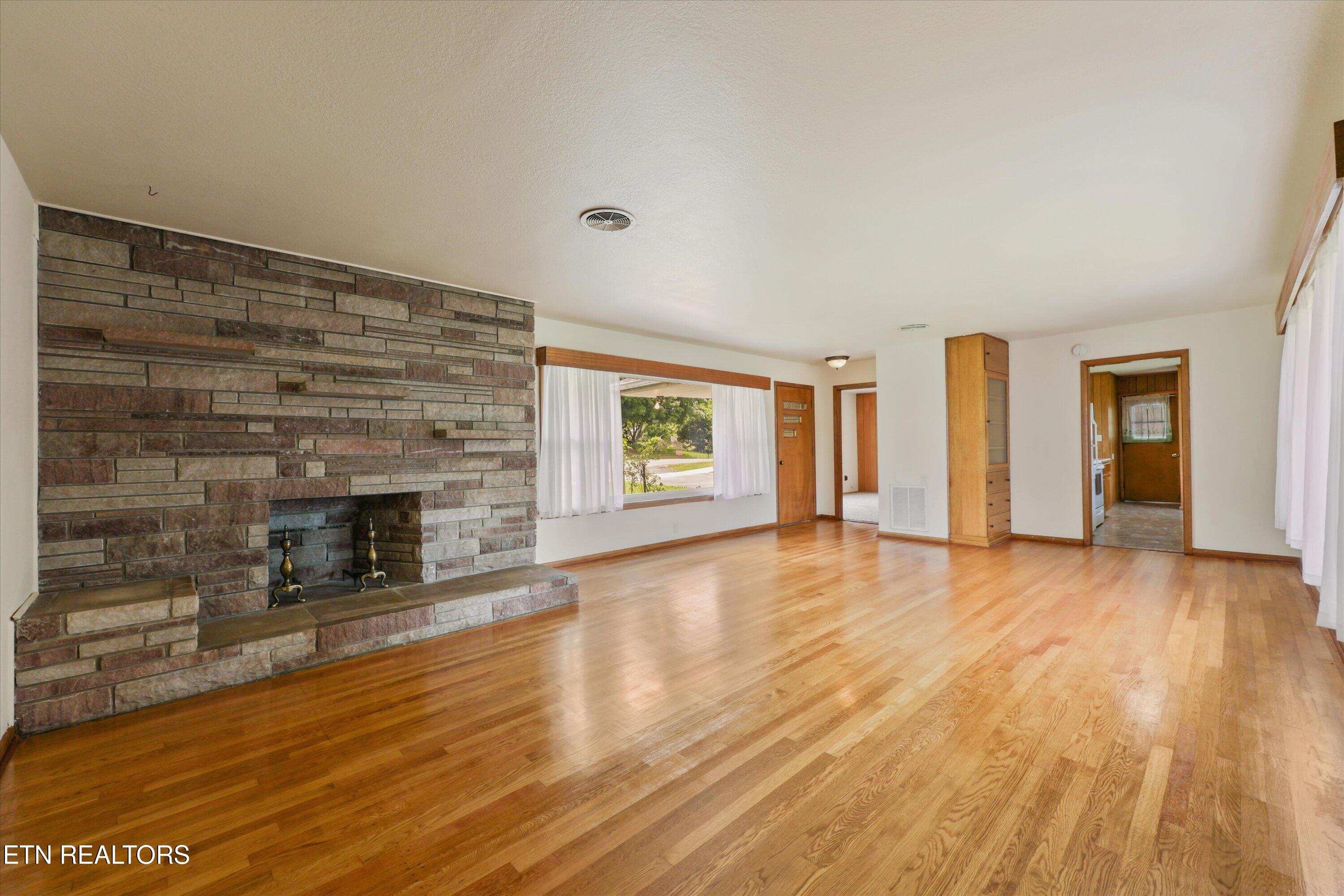 407 W College Ave