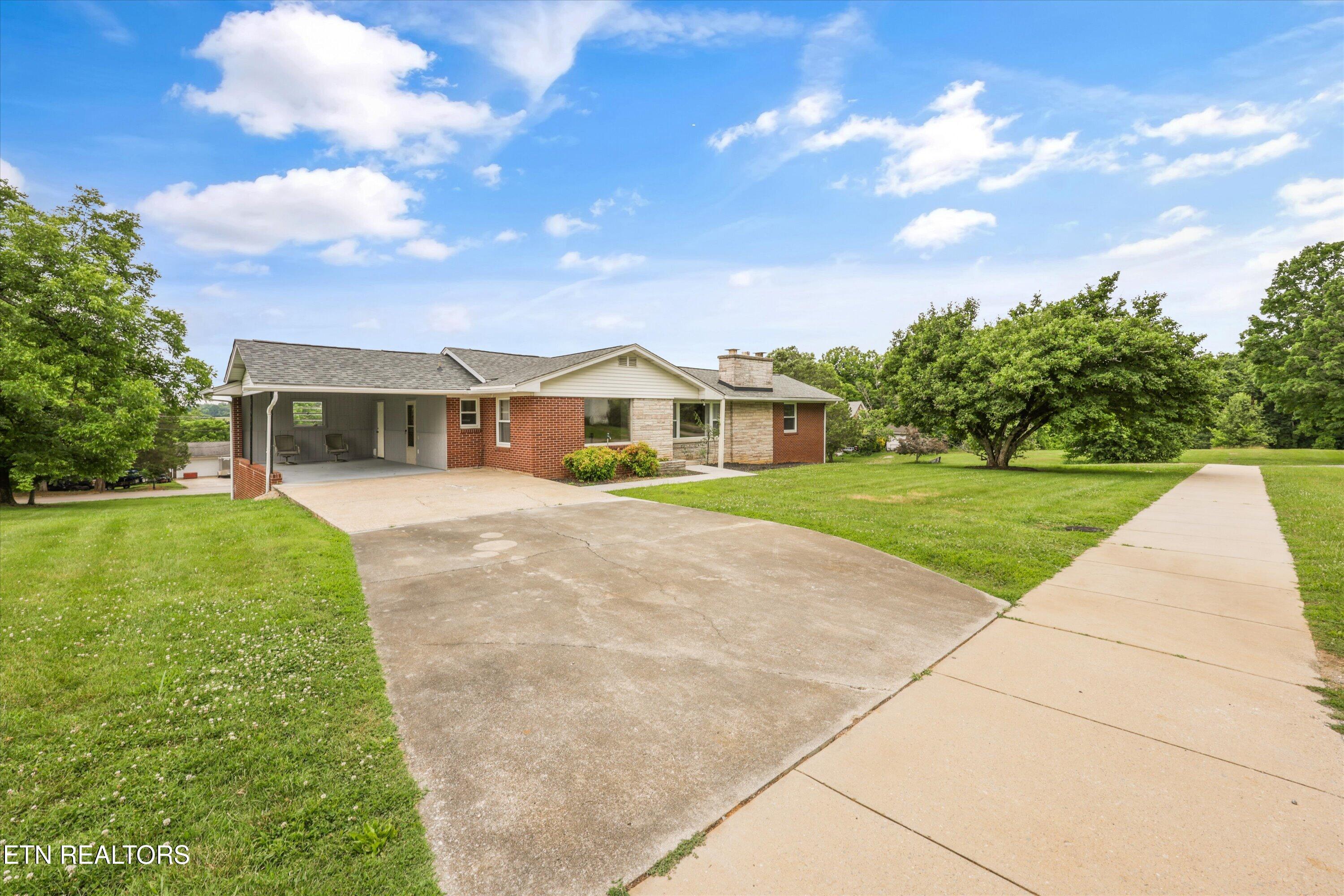 407 W College Ave