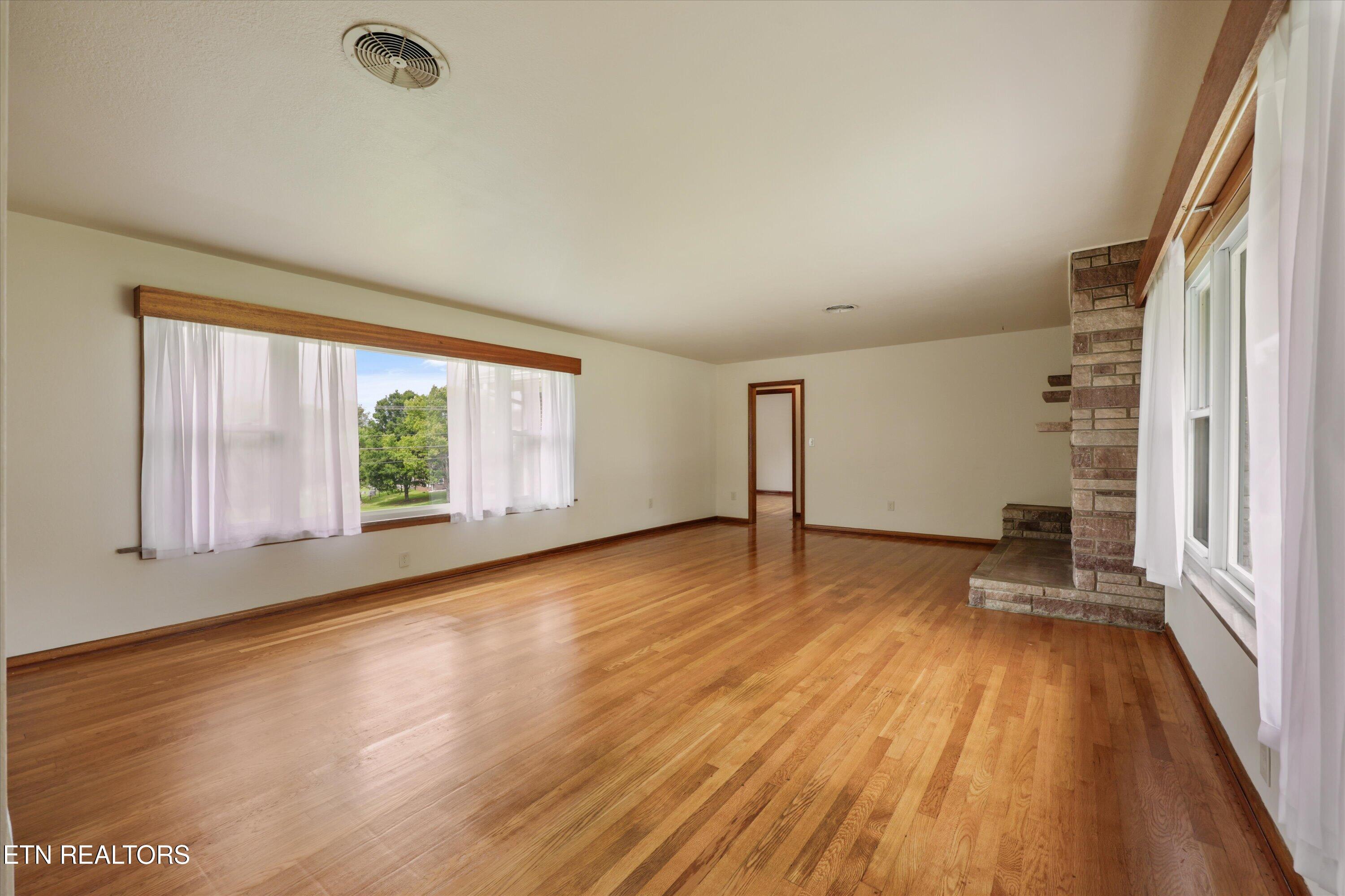 407 W College Ave
