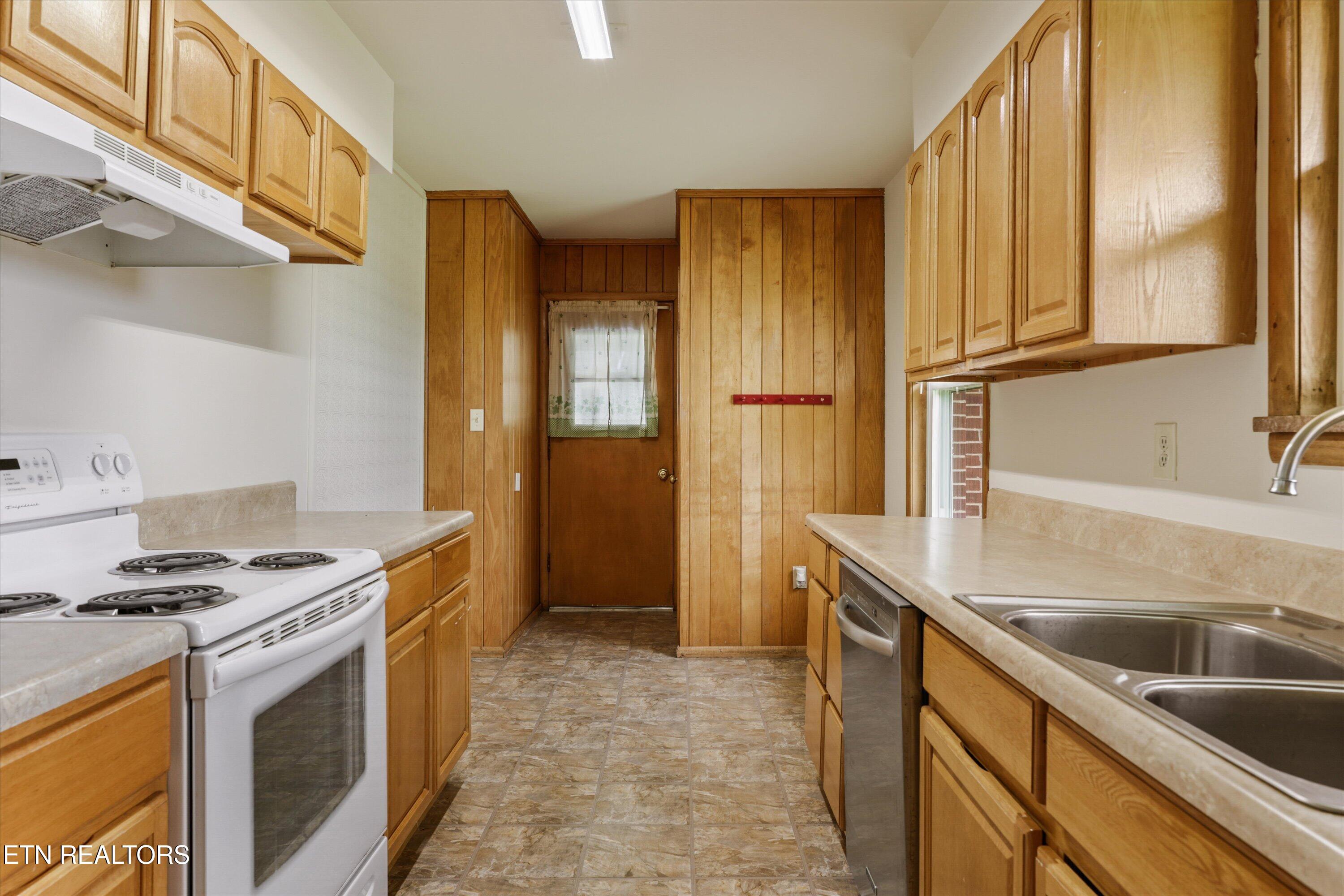 407 W College Ave