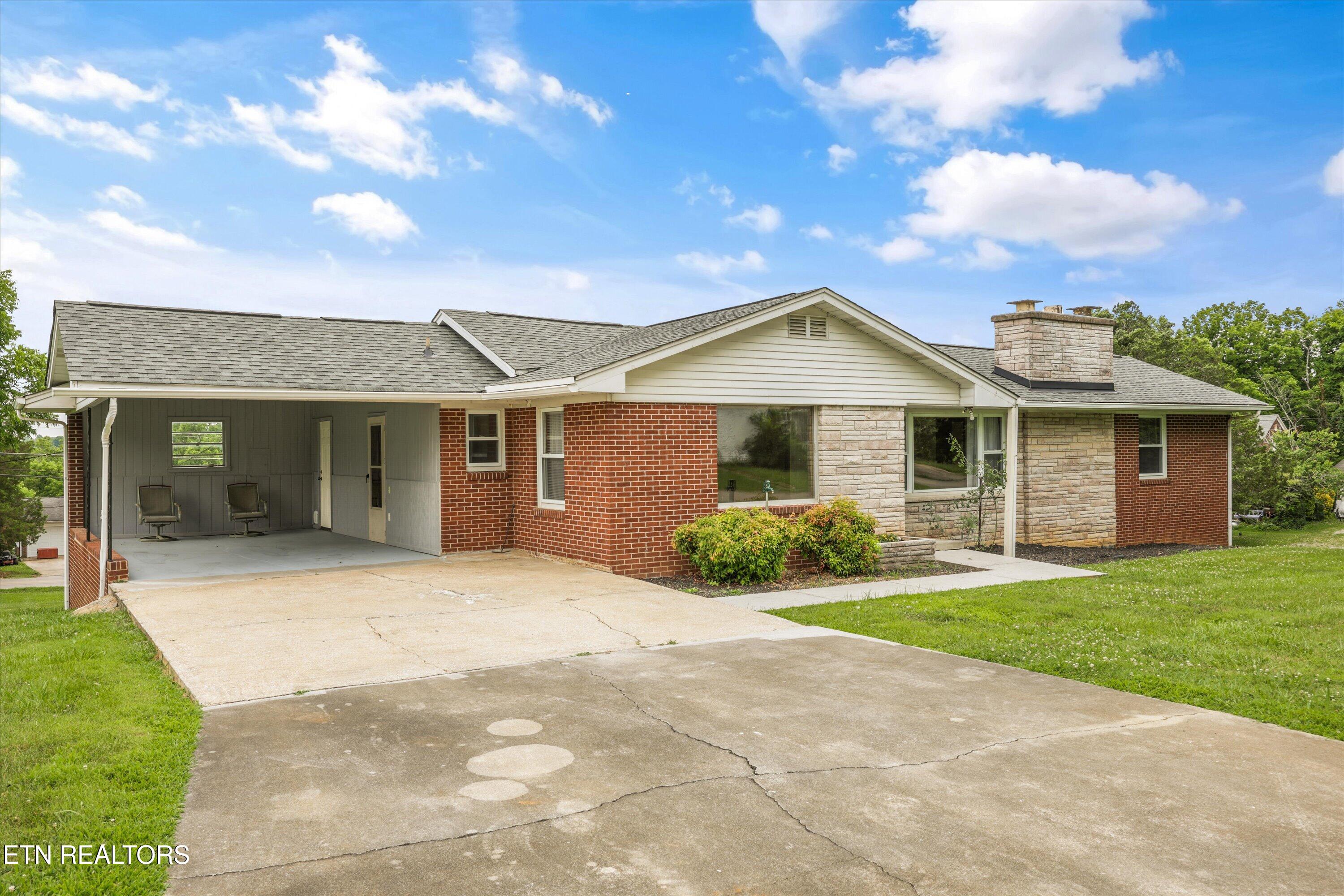 407 W College Ave