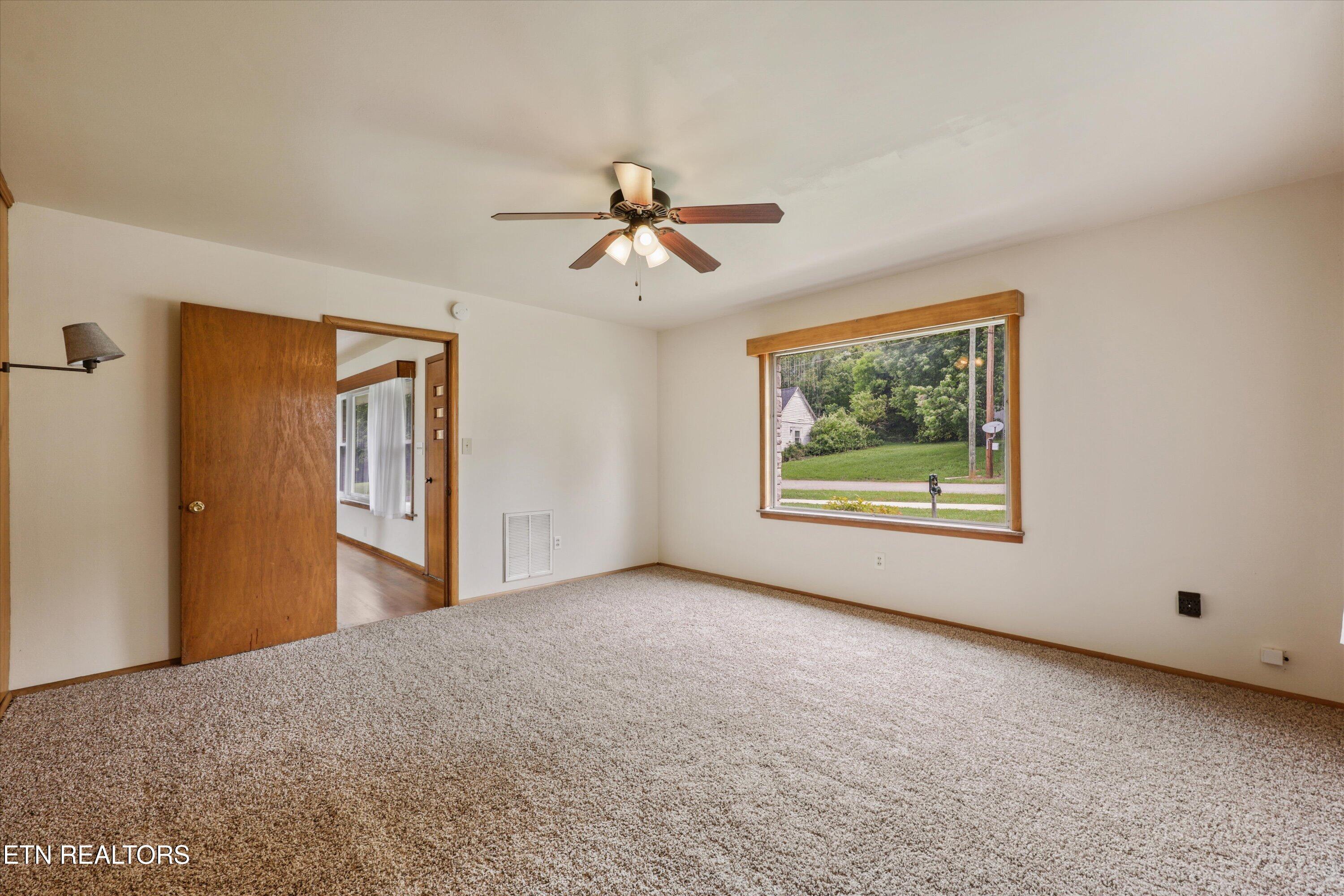 407 W College Ave