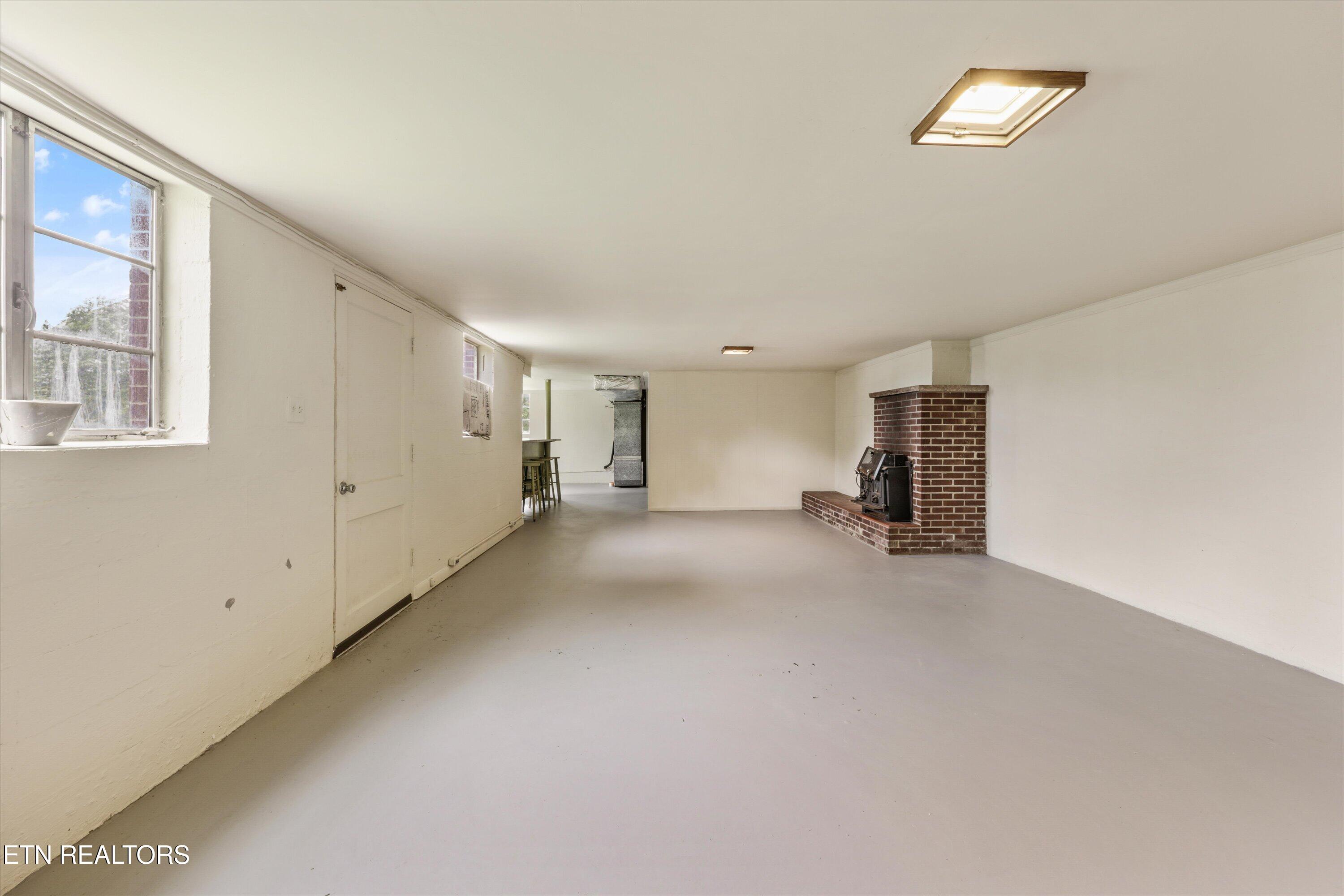 407 W College Ave
