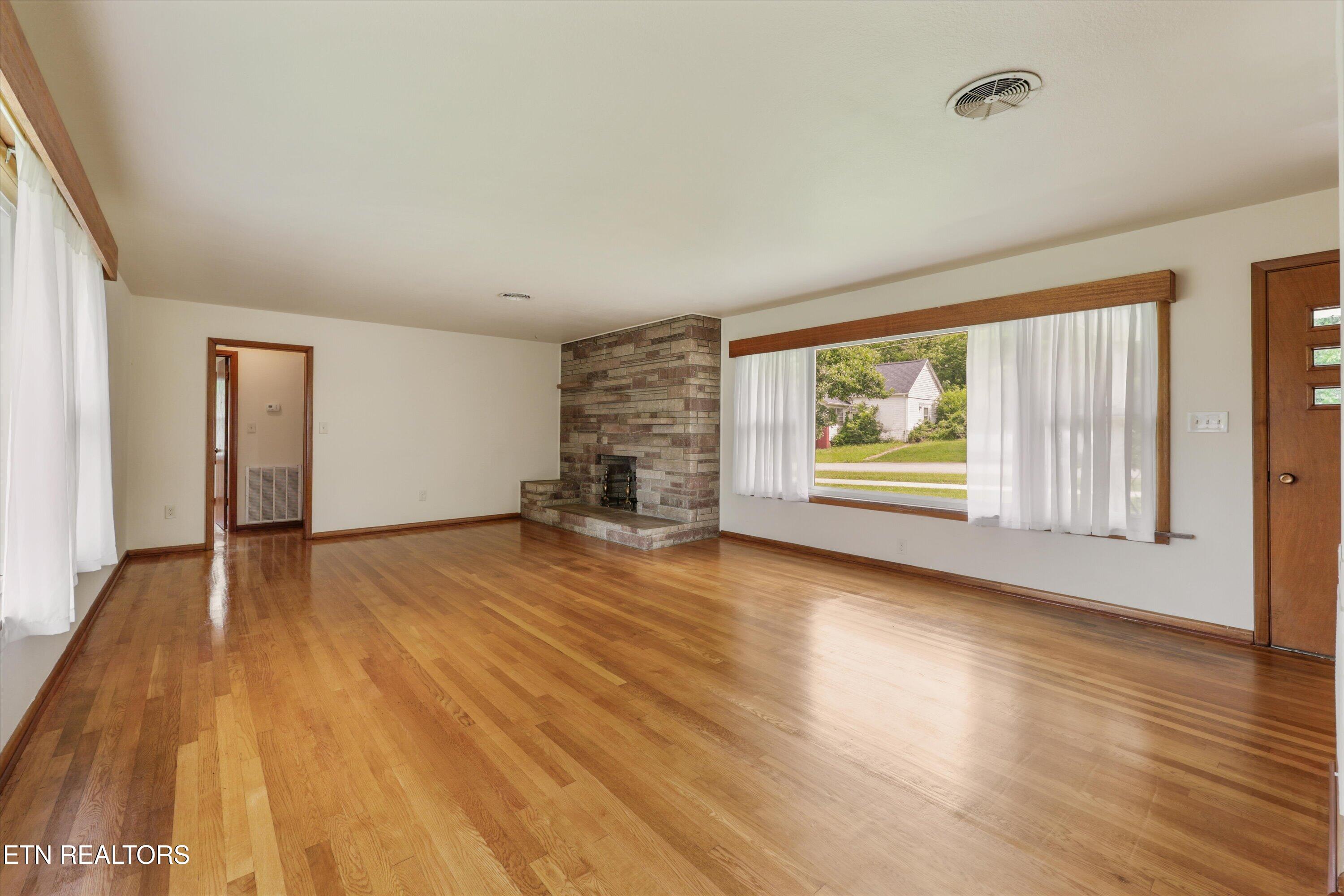 407 W College Ave