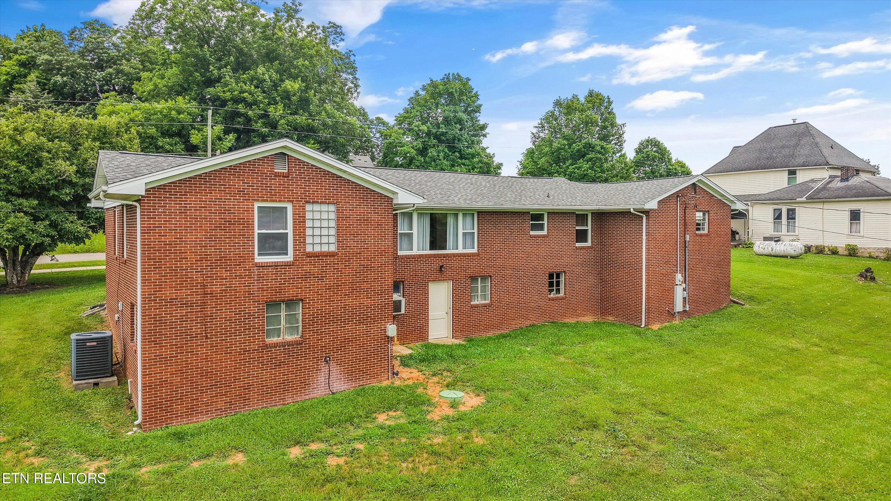 407 W College Ave