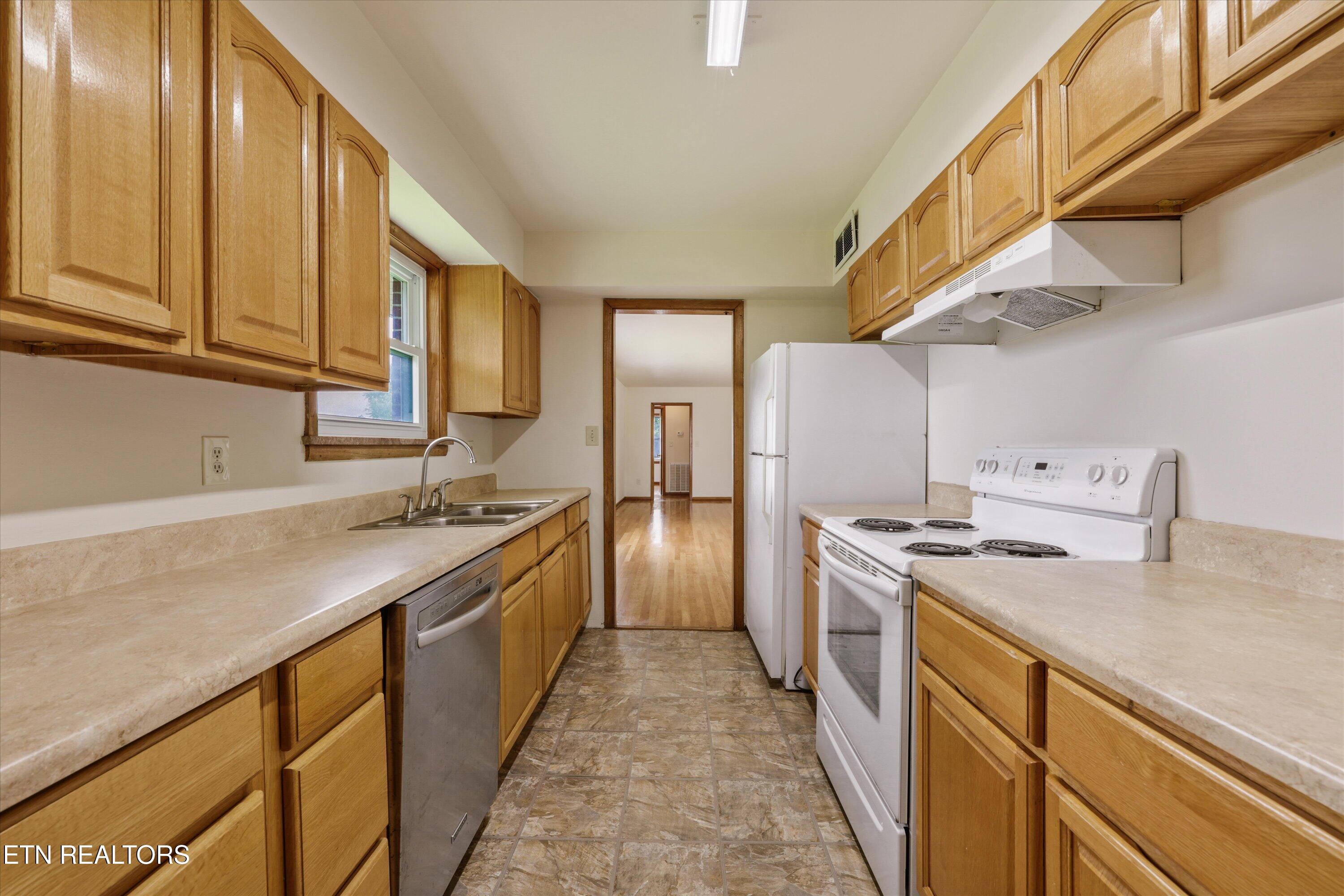 407 W College Ave