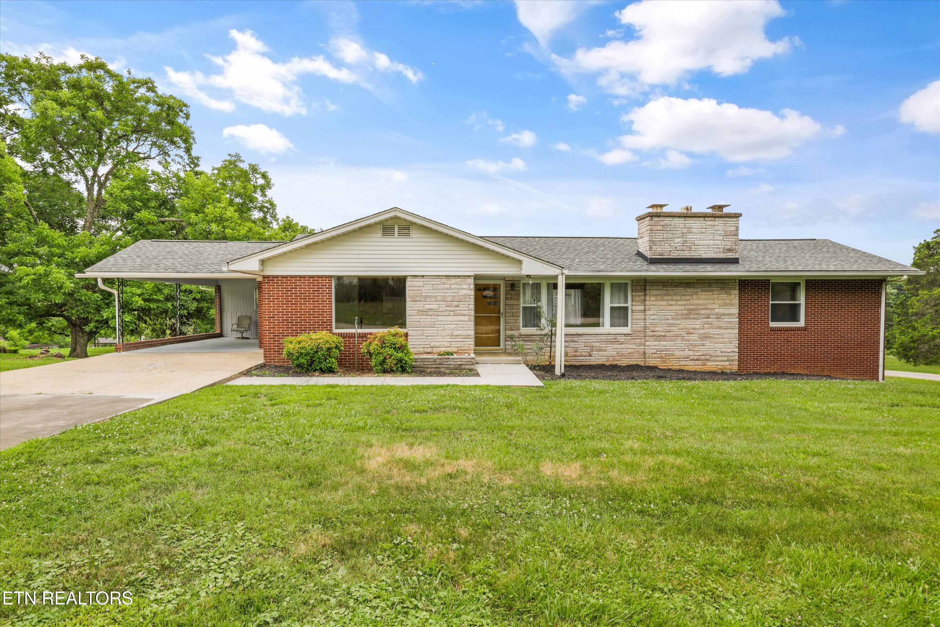 407 W College Ave