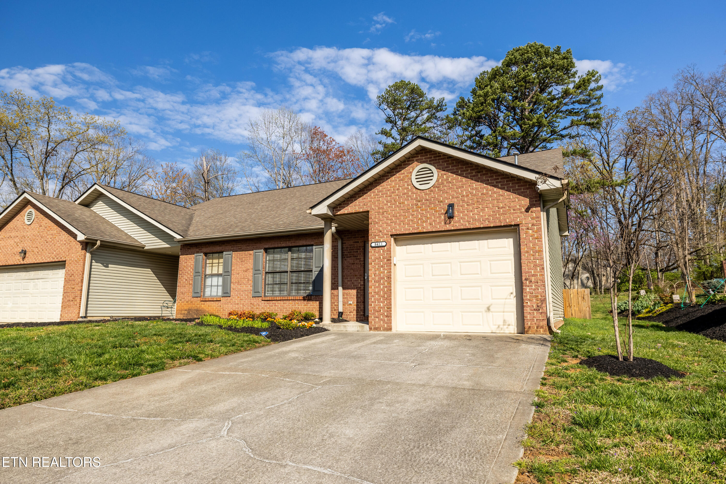 8411 Ivy Green Way