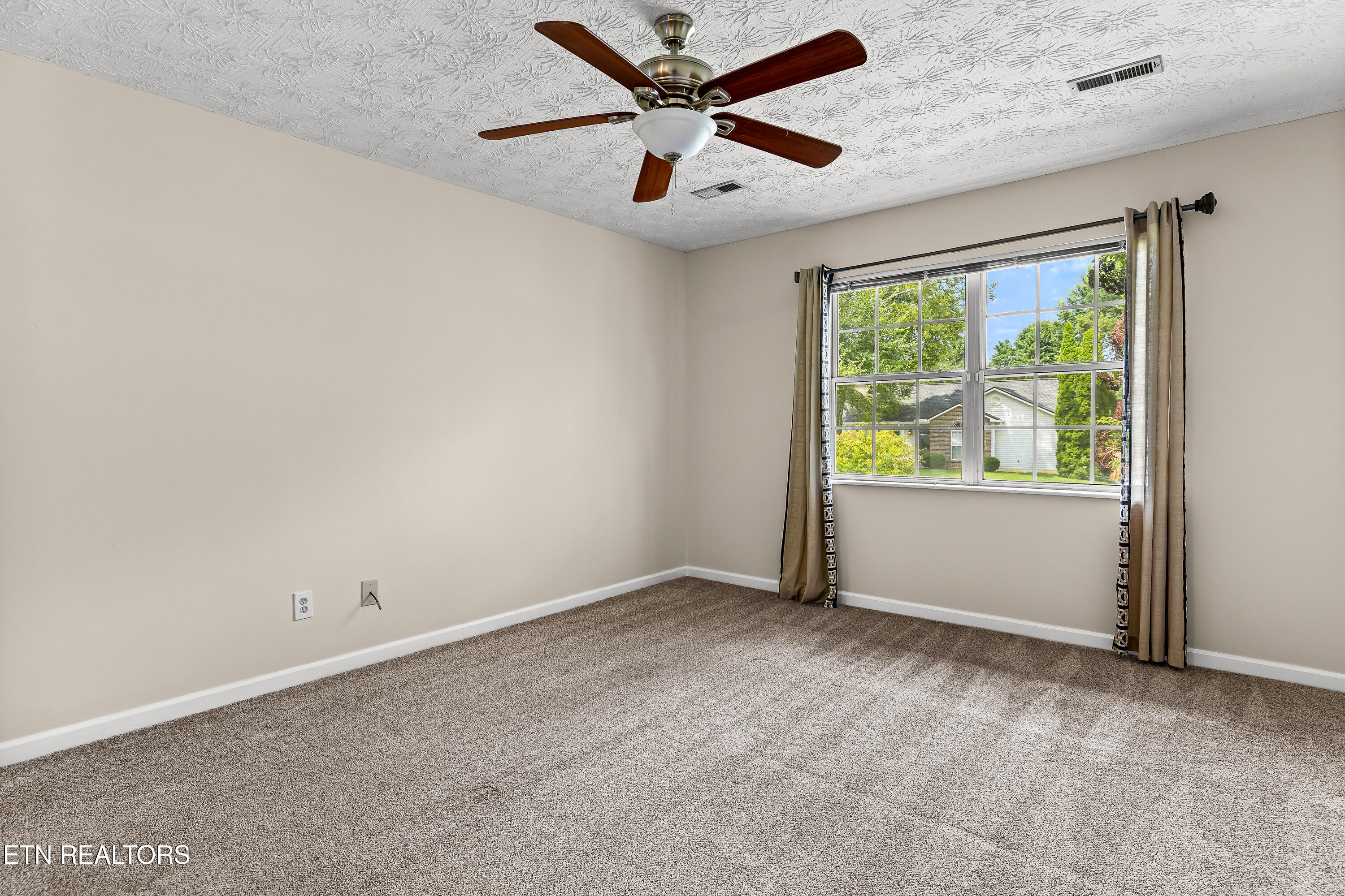 2403 Crestpark Rd