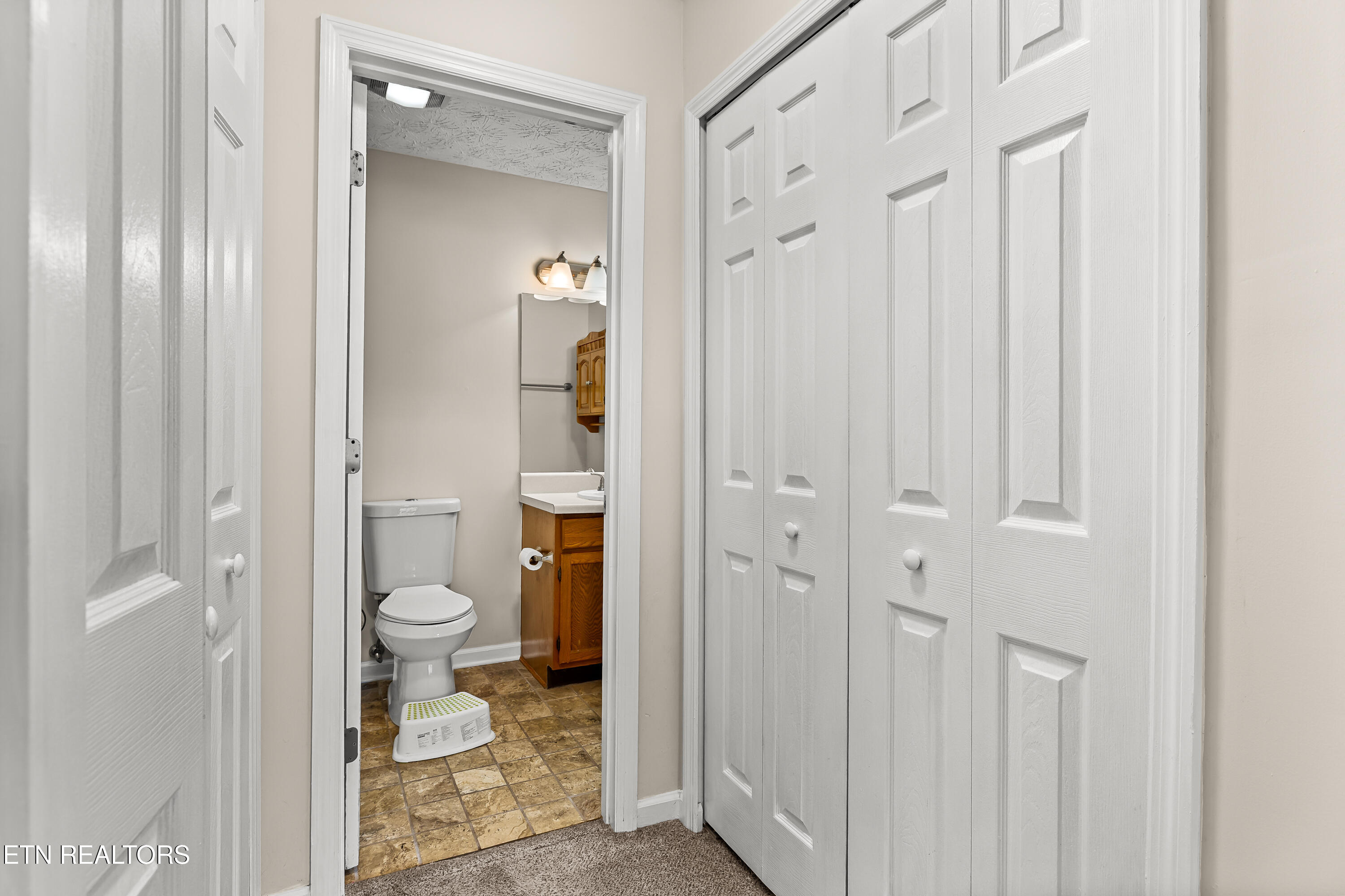 2403 Crestpark Rd