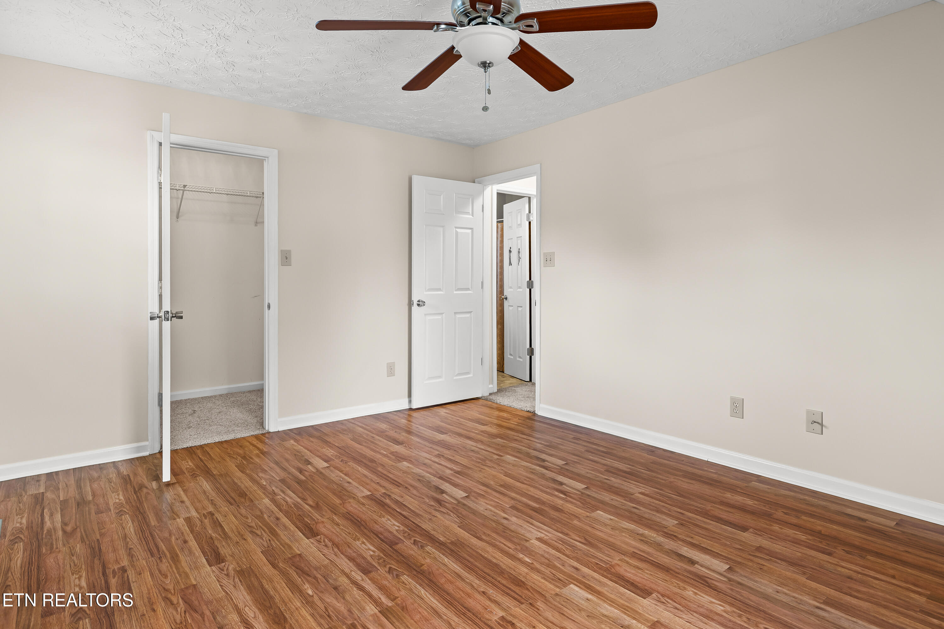 2403 Crestpark Rd
