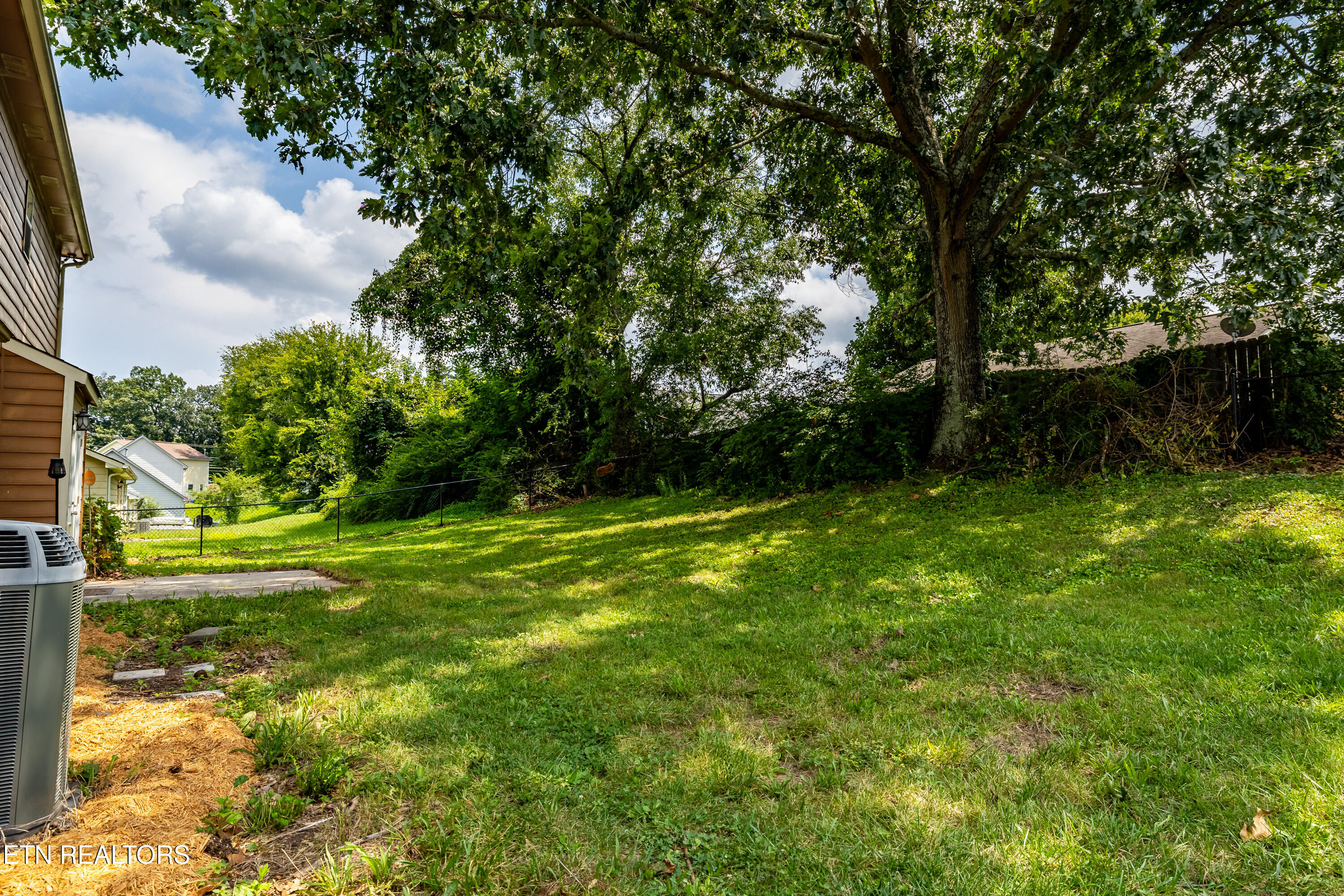 2403 Crestpark Rd