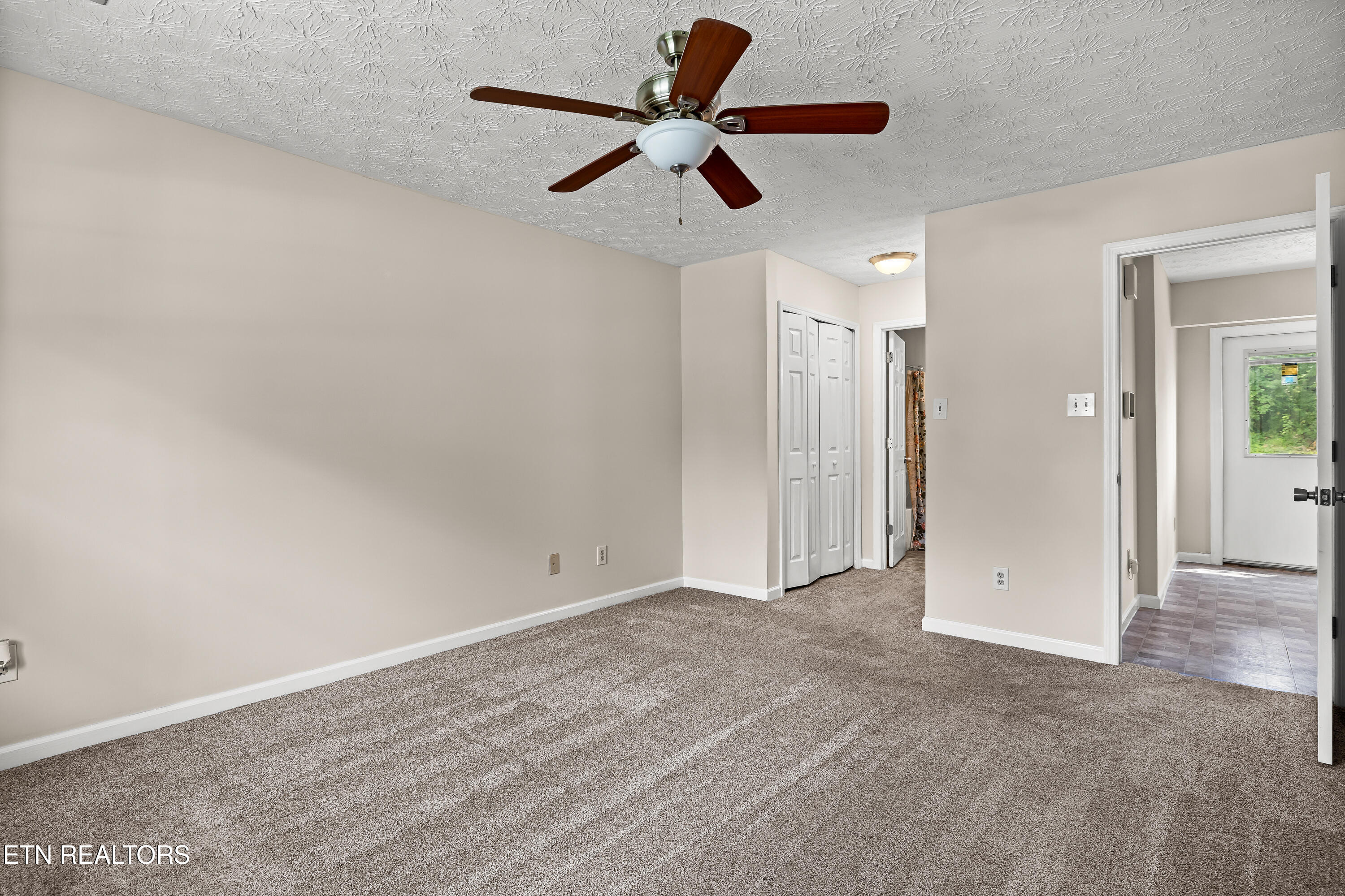 2403 Crestpark Rd