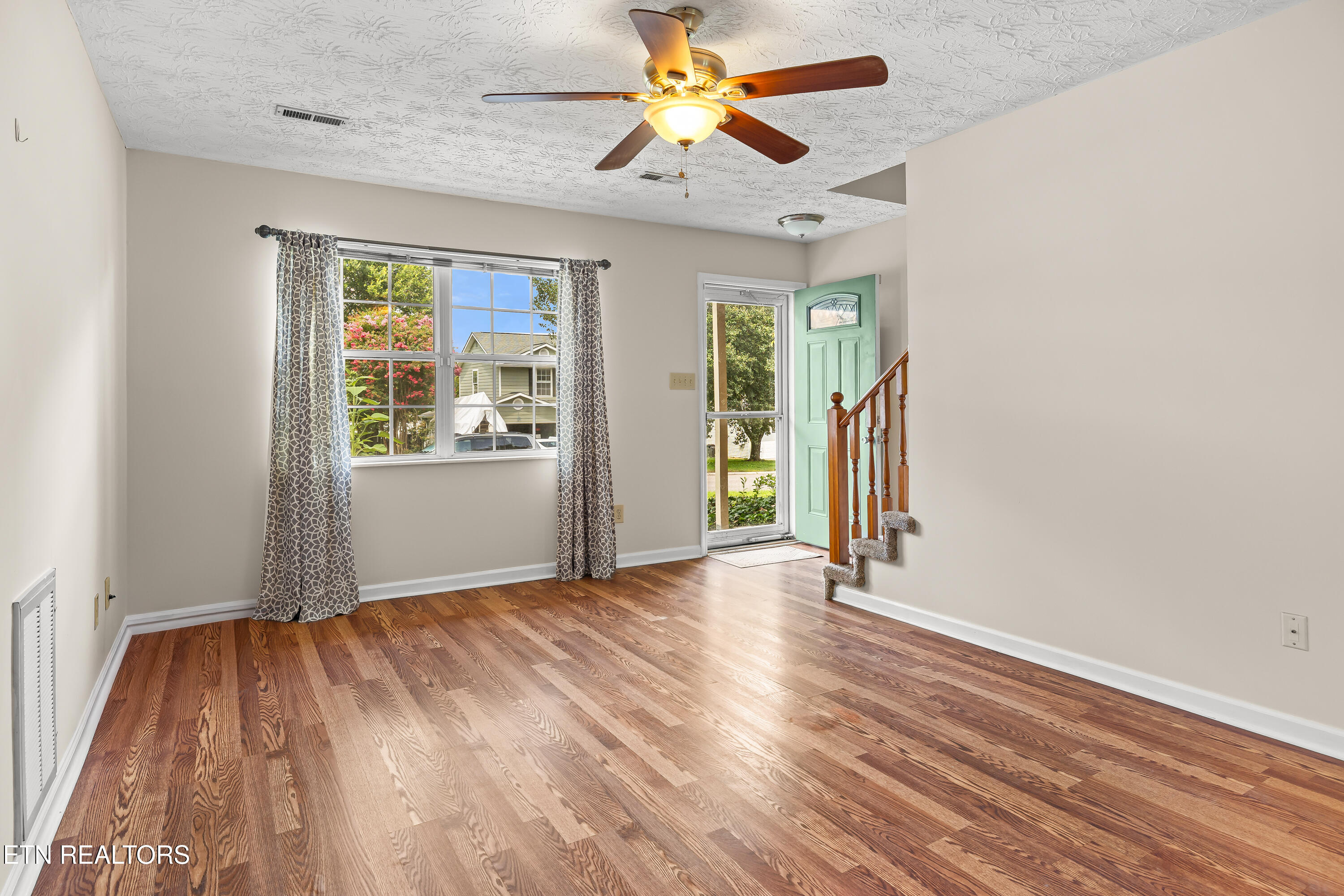 2403 Crestpark Rd