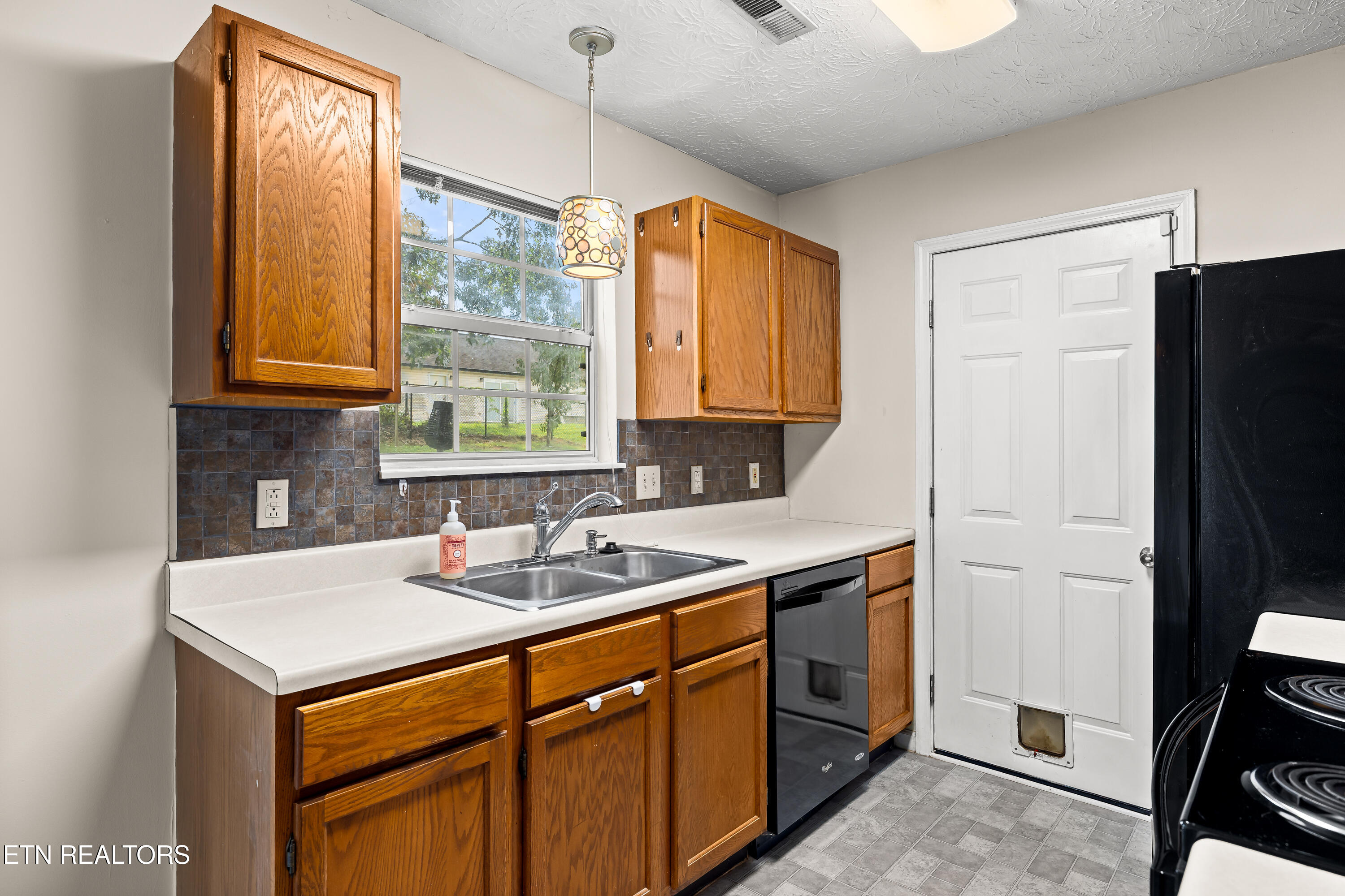 2403 Crestpark Rd