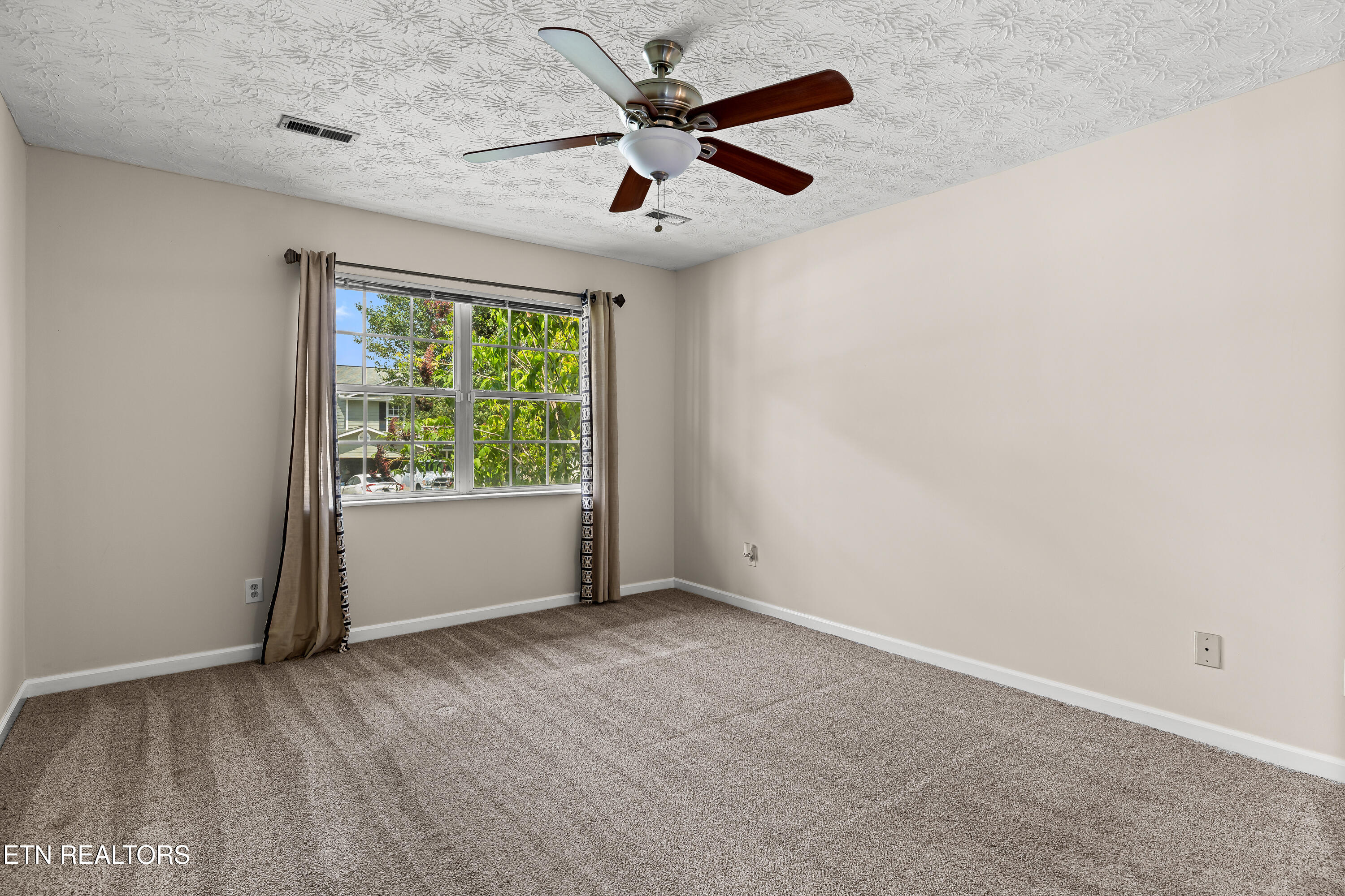 2403 Crestpark Rd