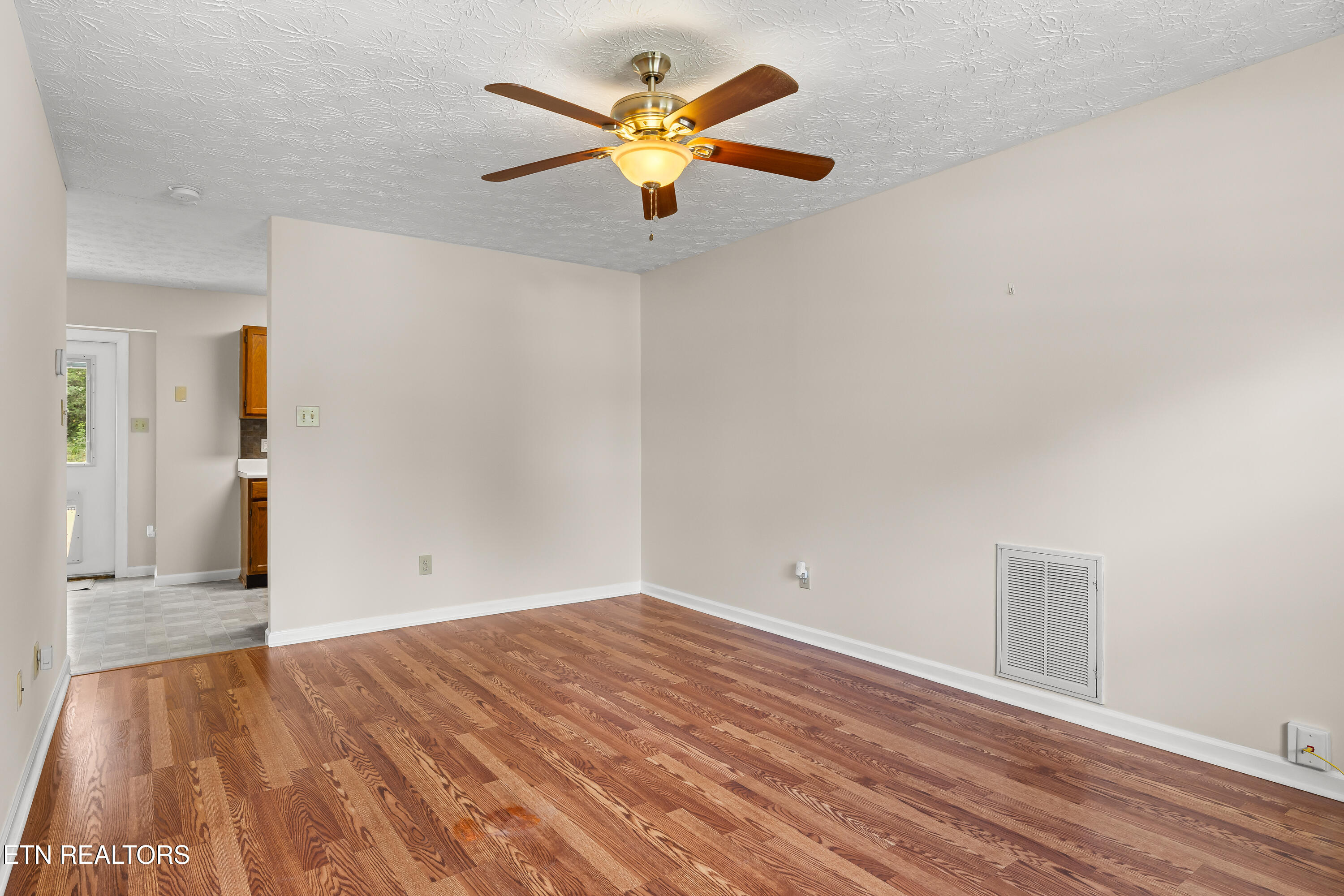 2403 Crestpark Rd