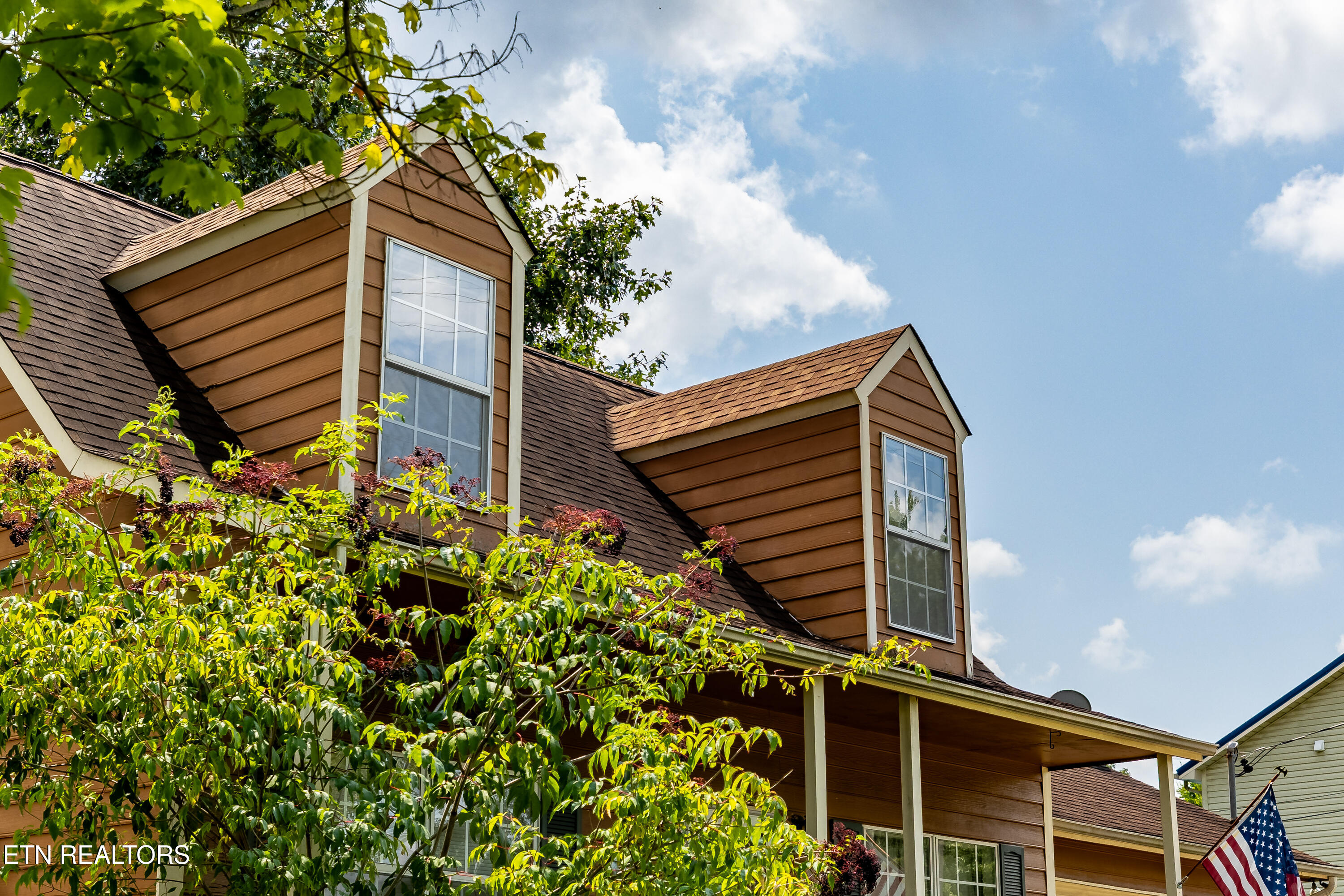 2403 Crestpark Rd