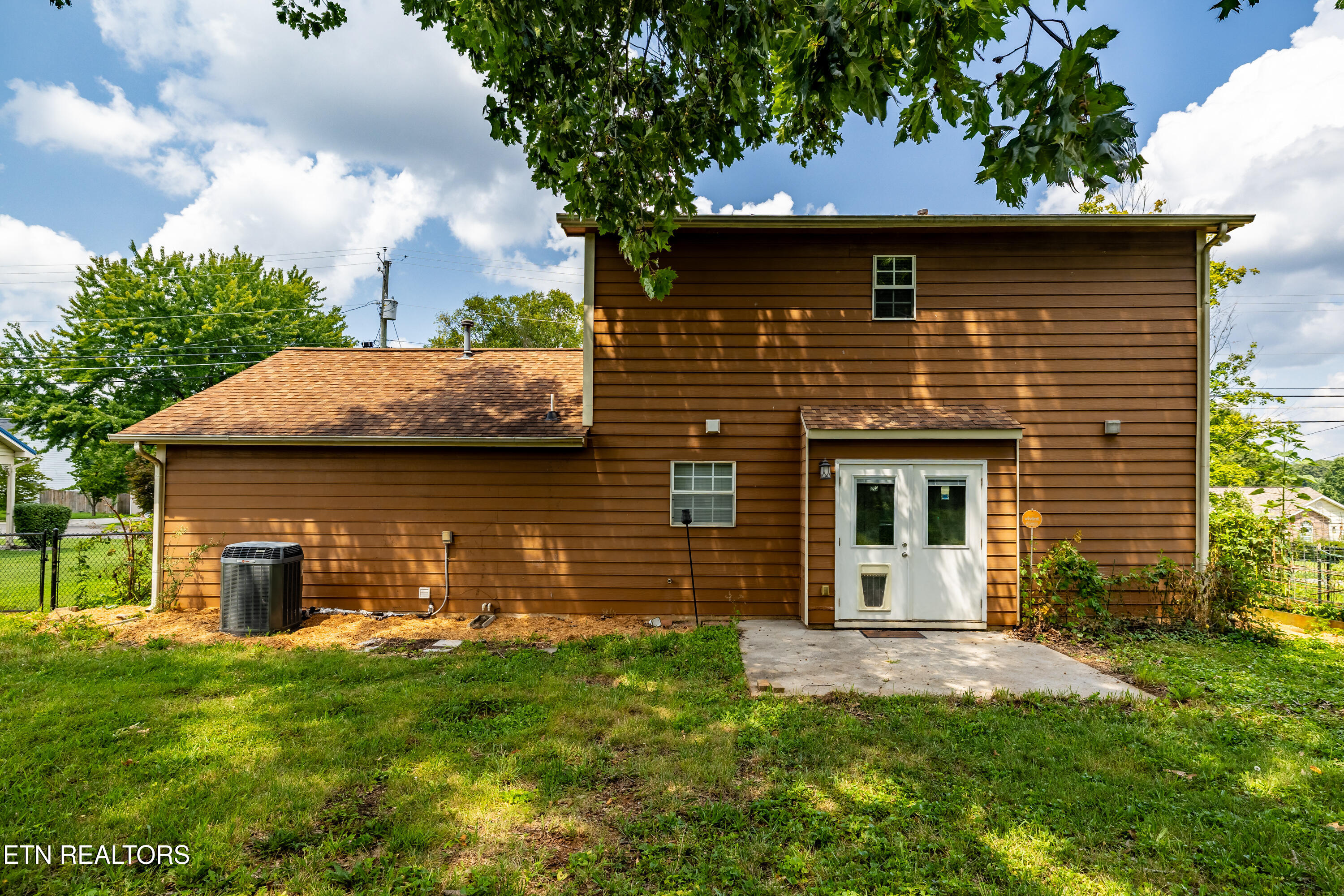 2403 Crestpark Rd