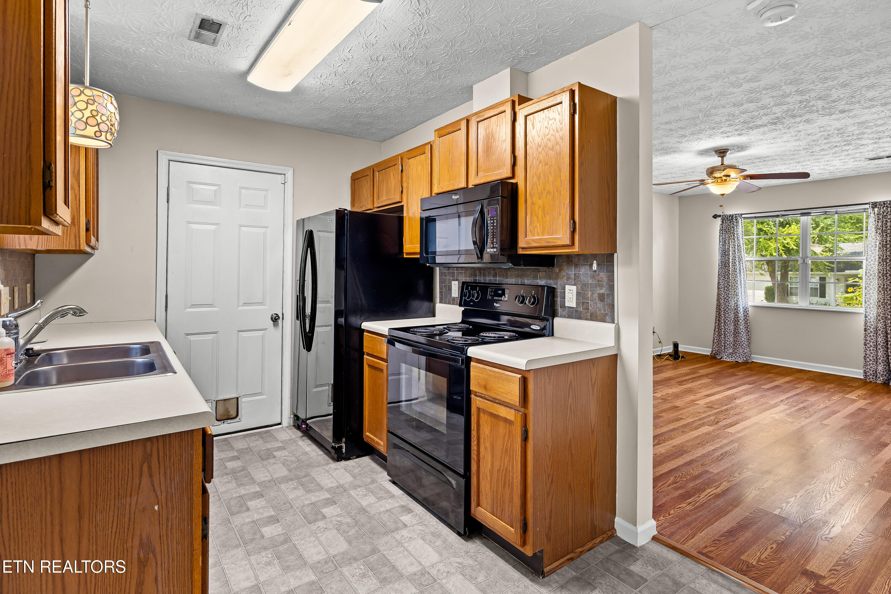 2403 Crestpark Rd