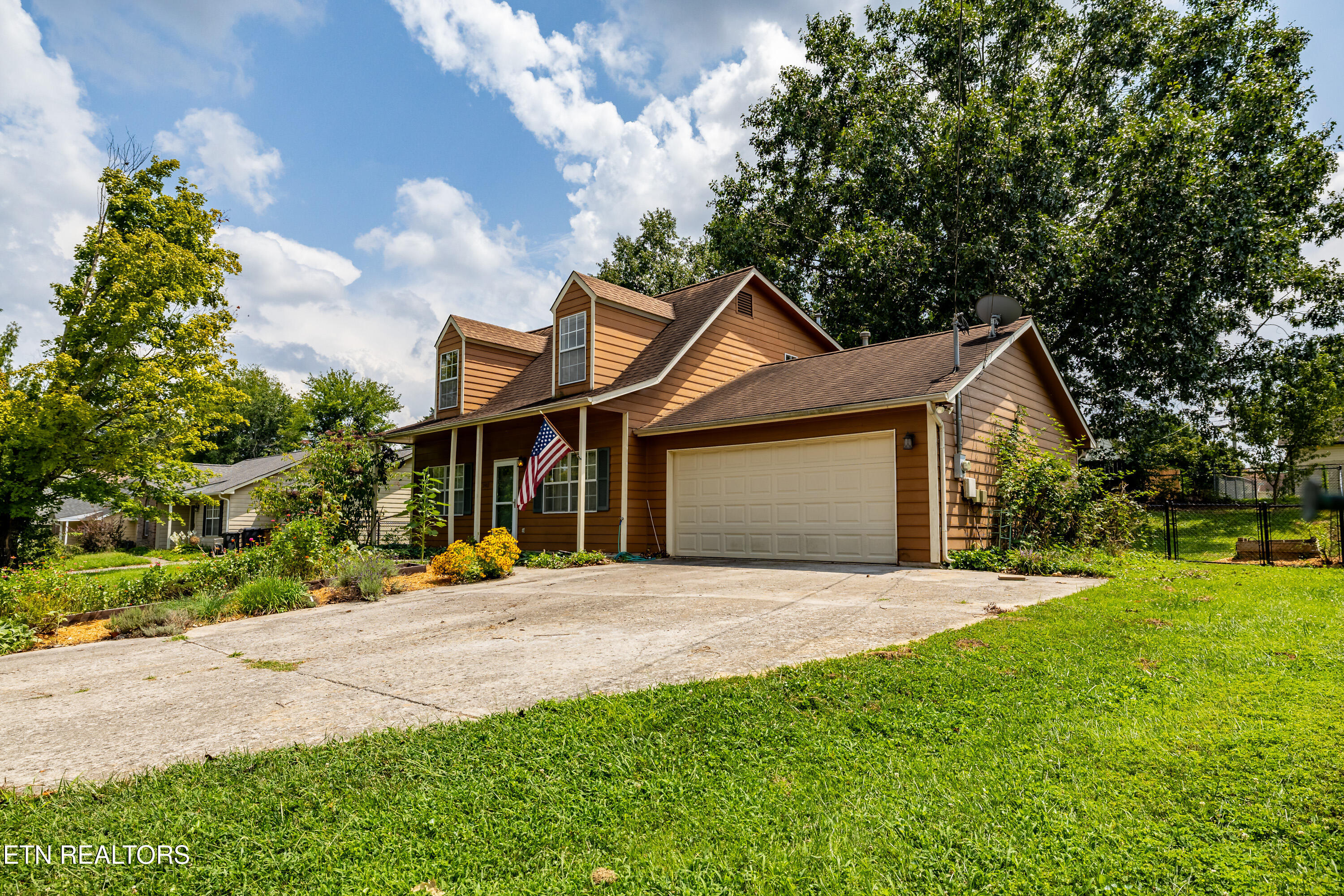 2403 Crestpark Rd