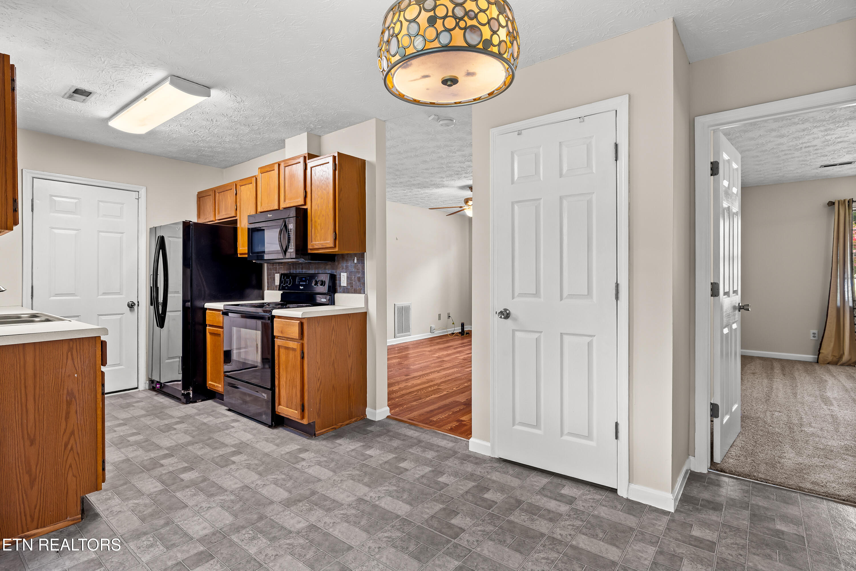2403 Crestpark Rd