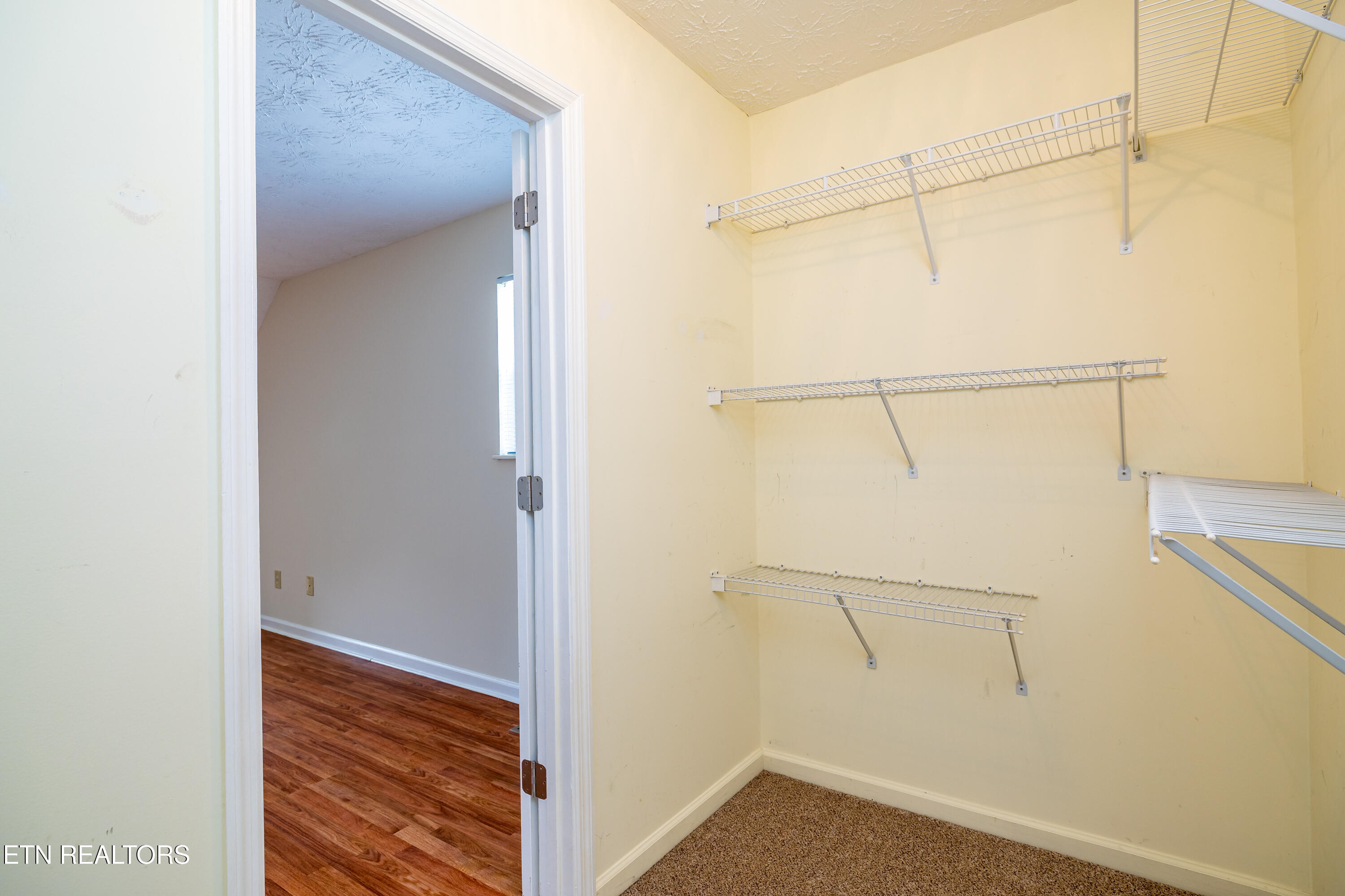 2403 Crestpark Rd