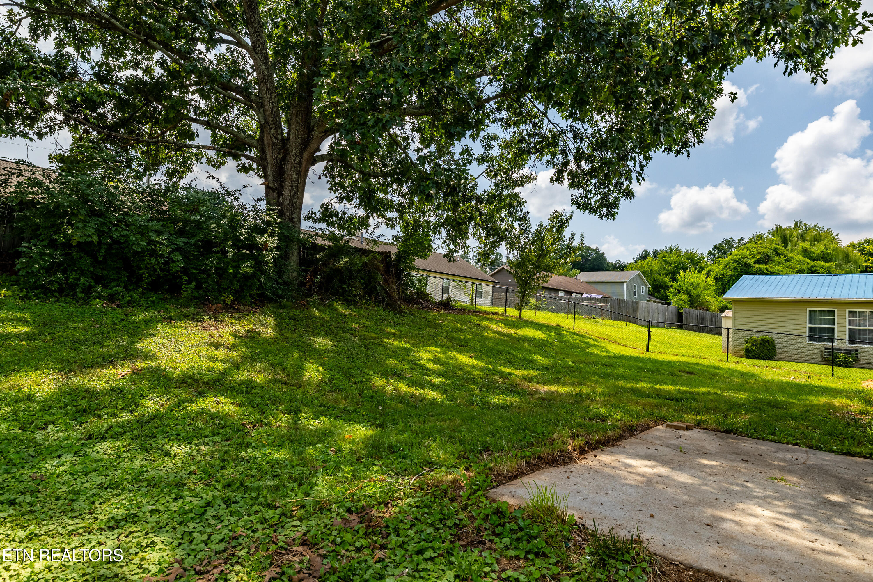 2403 Crestpark Rd