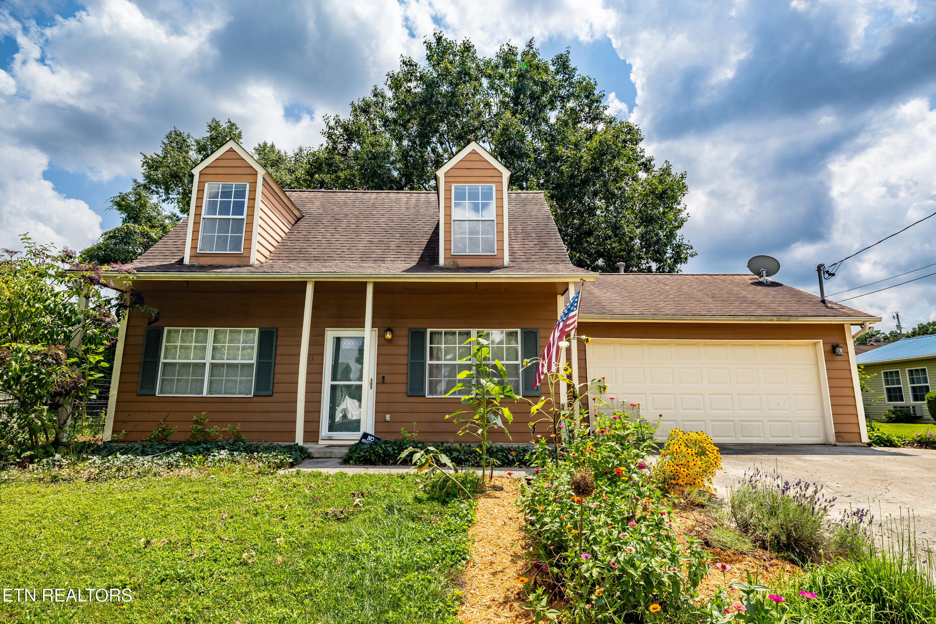 2403 Crestpark Rd