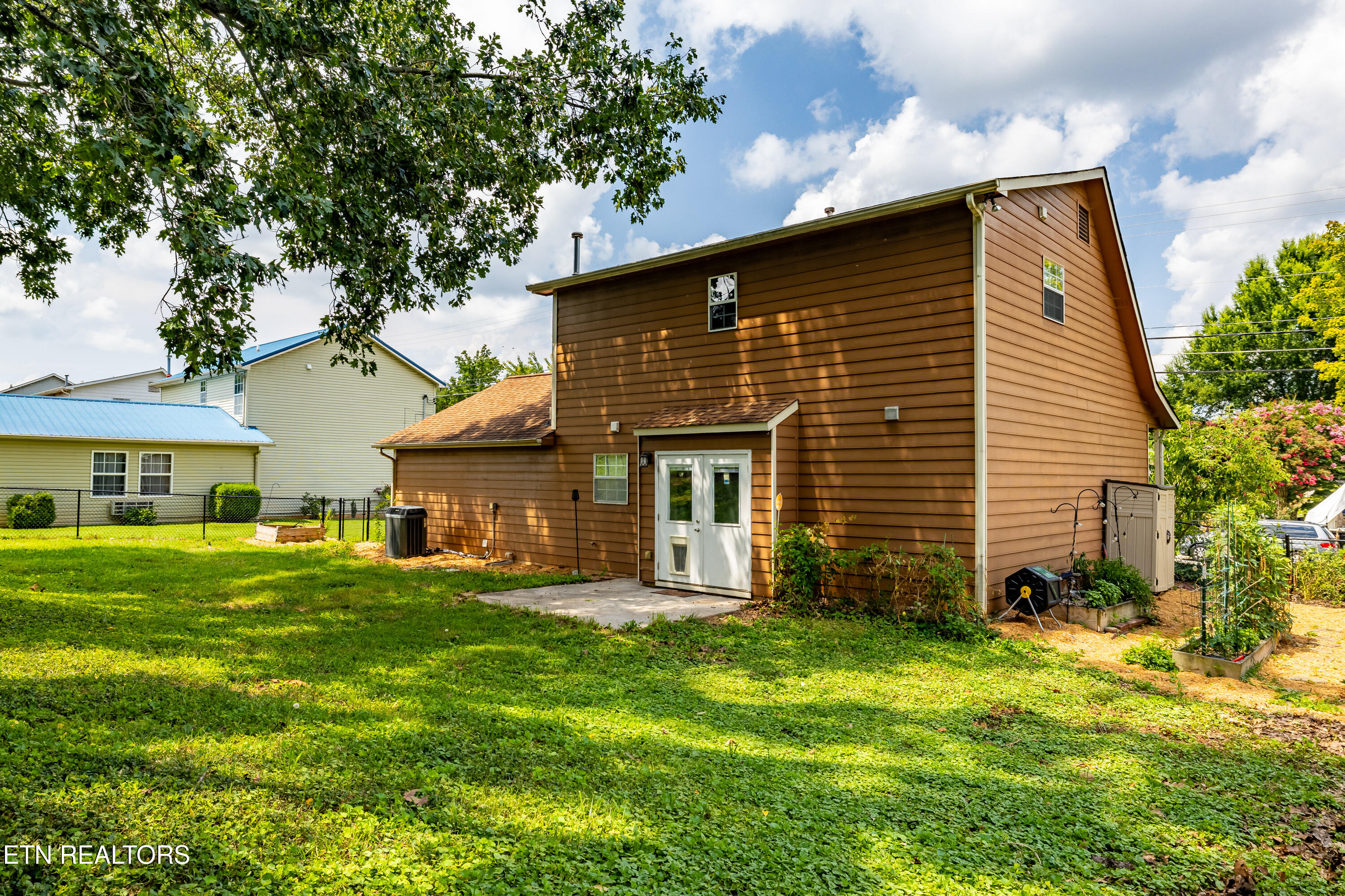 2403 Crestpark Rd