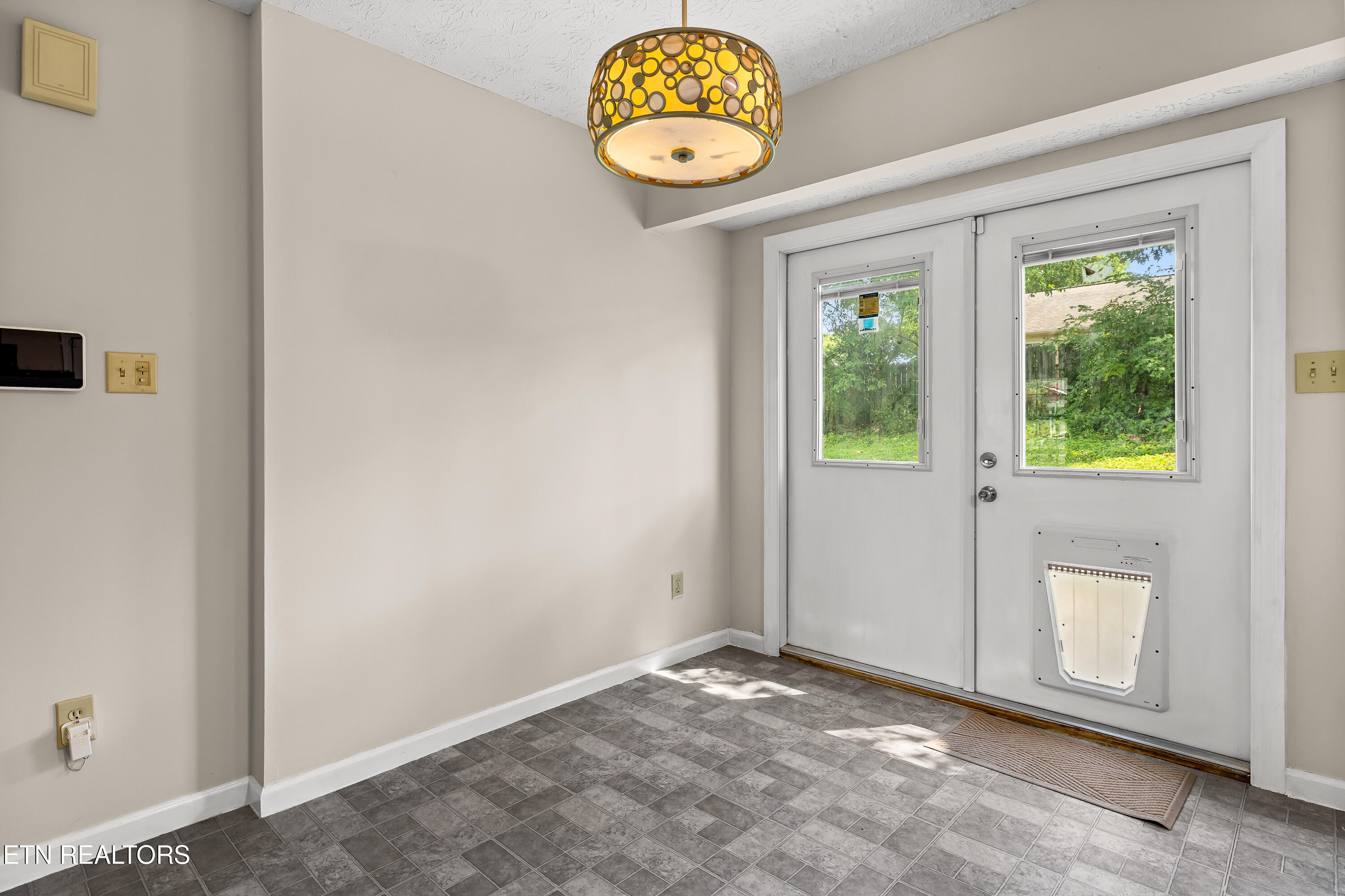 2403 Crestpark Rd