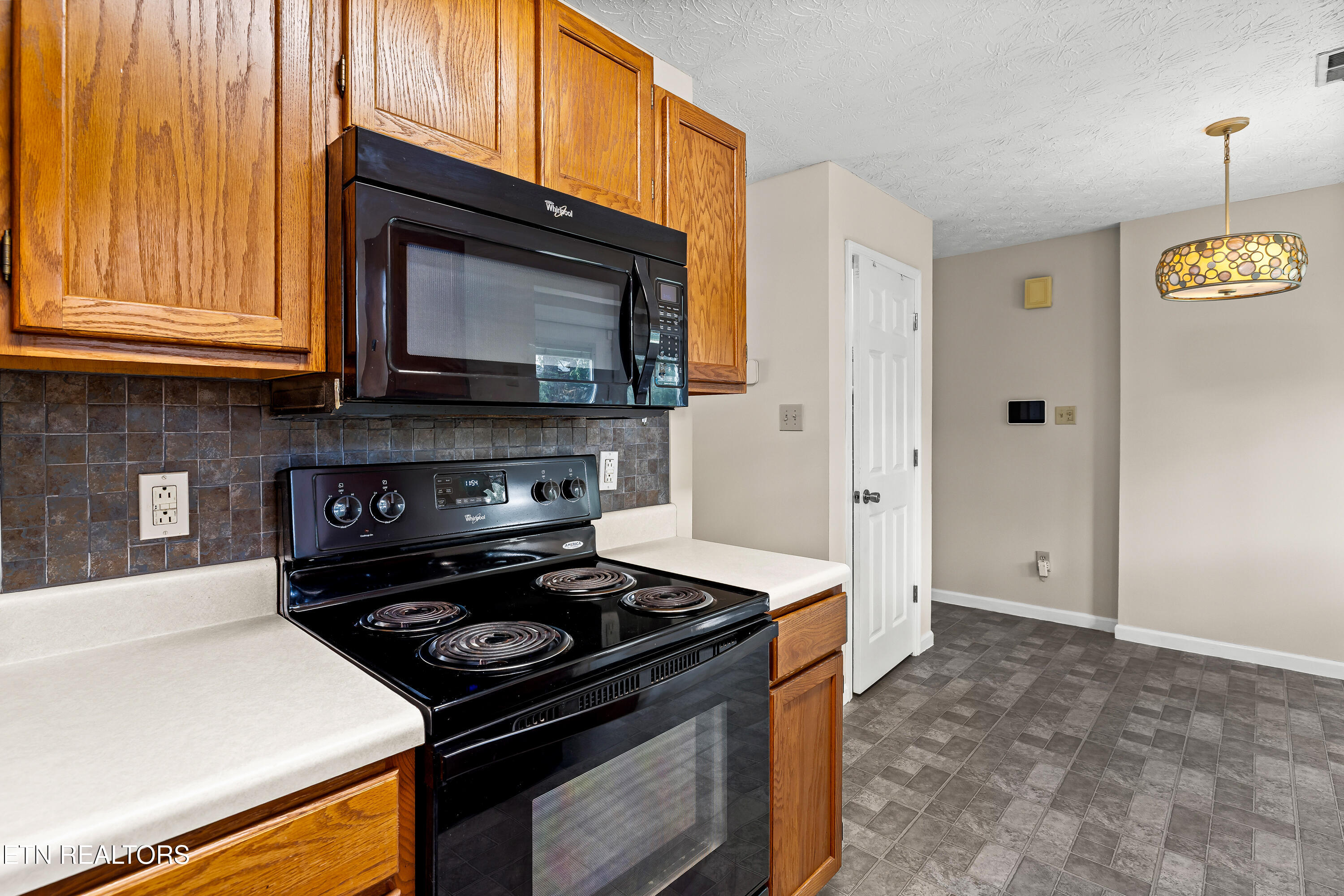 2403 Crestpark Rd