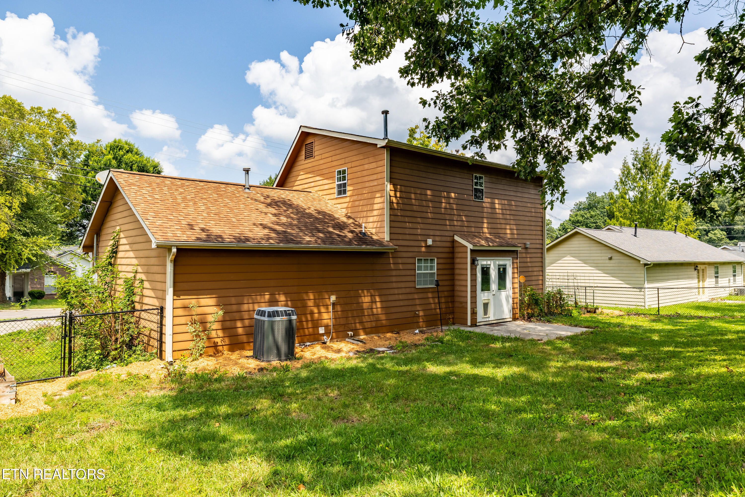 2403 Crestpark Rd