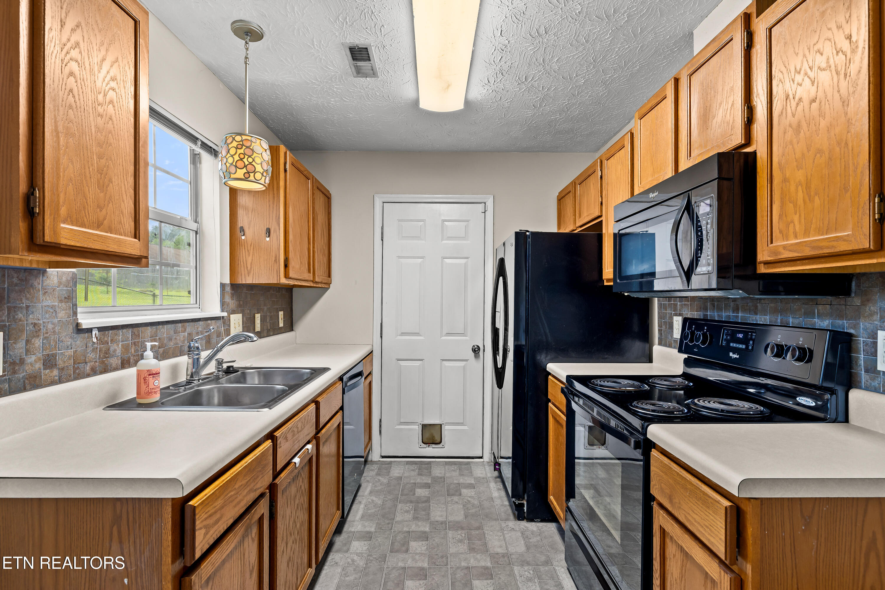 2403 Crestpark Rd