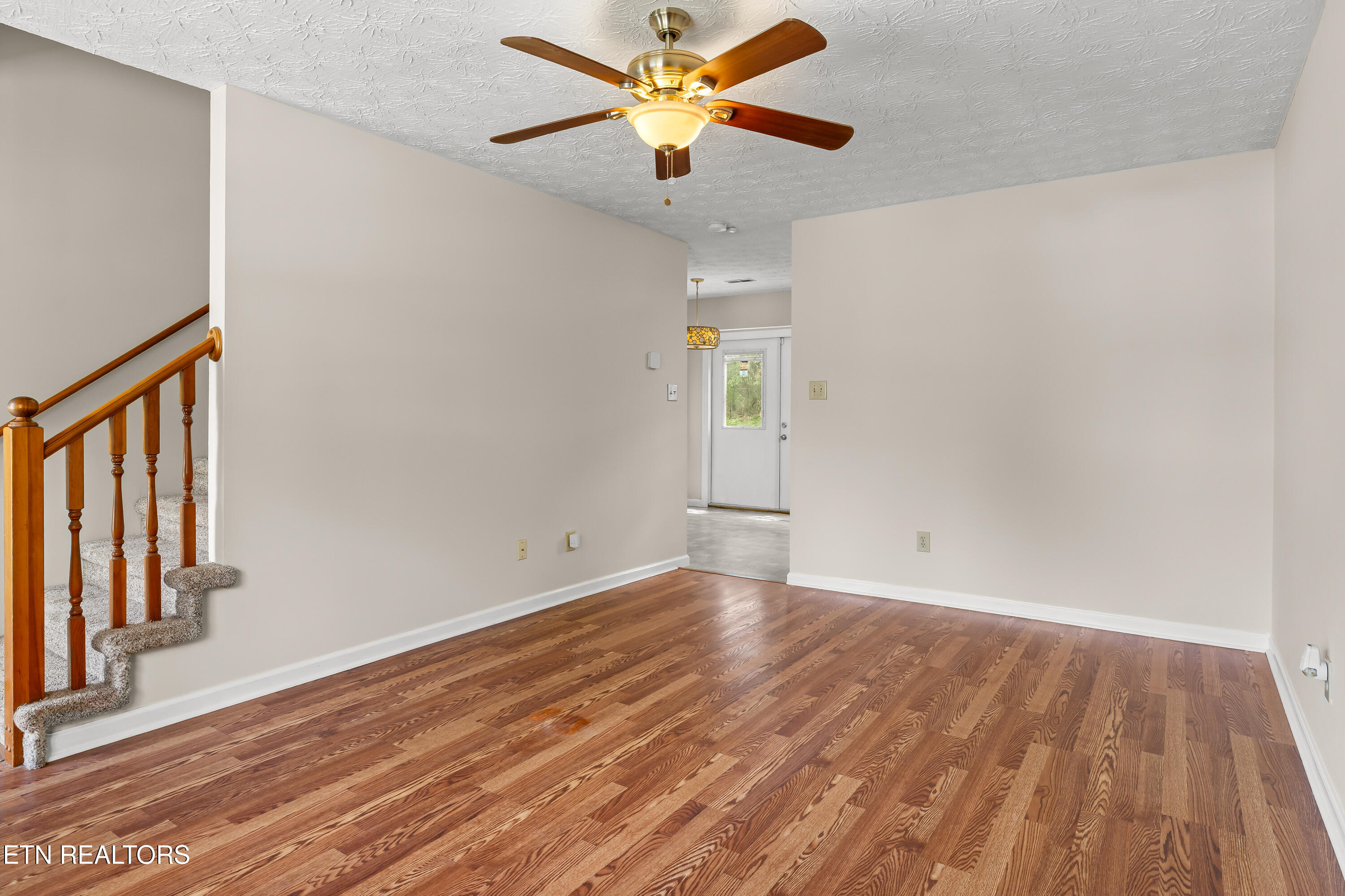 2403 Crestpark Rd