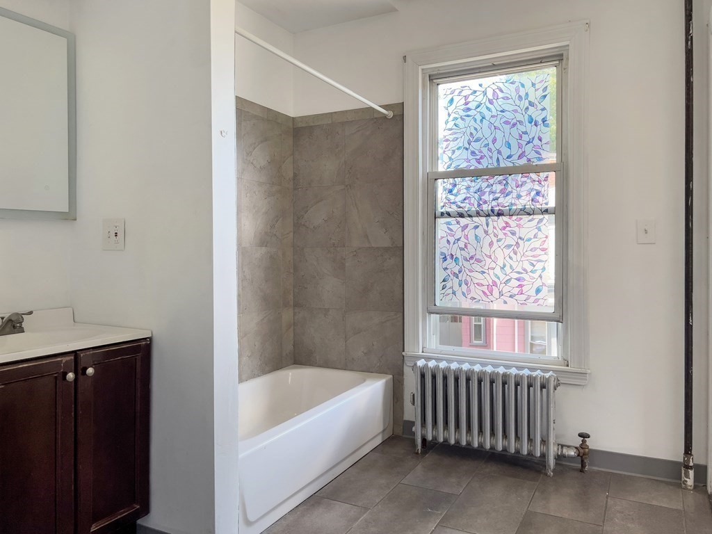 25 Laurel Street Unit: 2