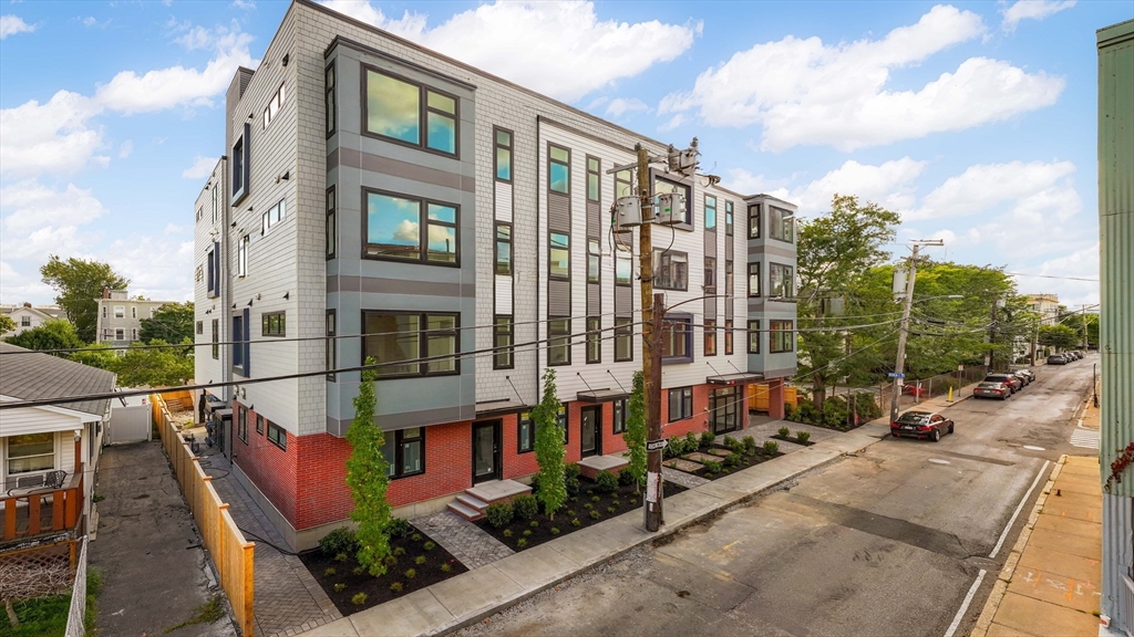 28 South Street # 402