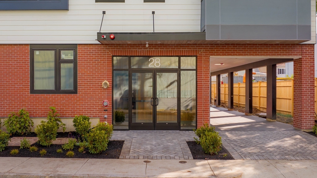 28 South Street # 402