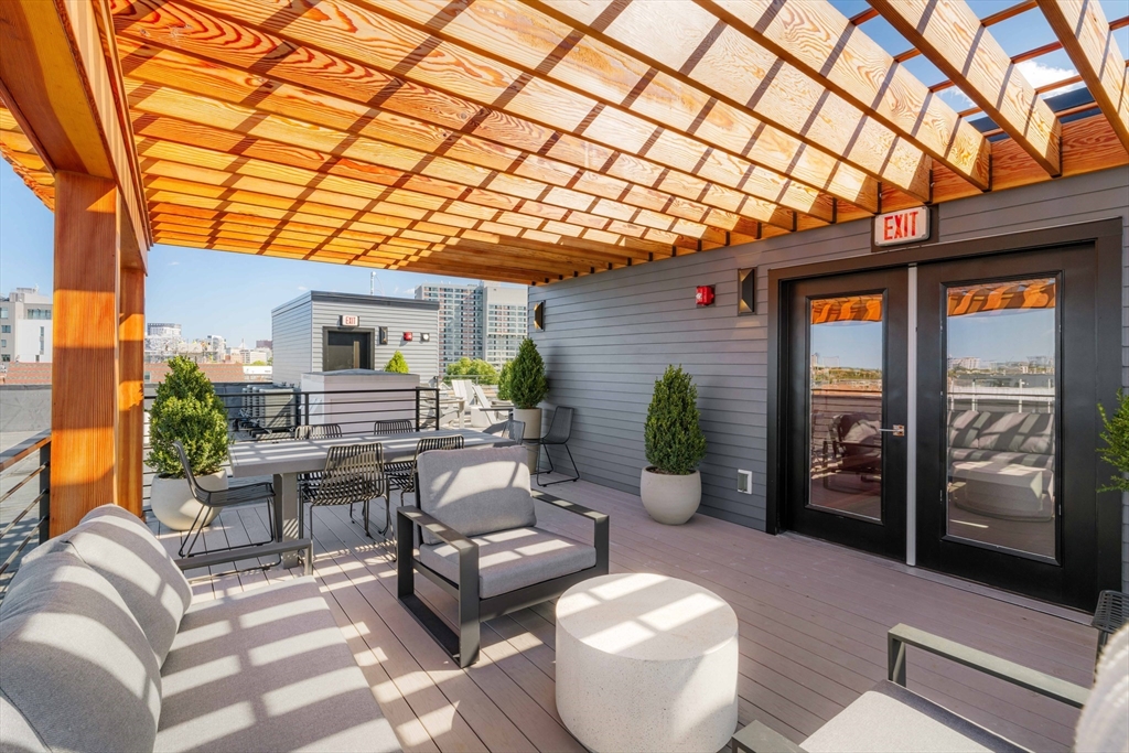 28 South Street # 402