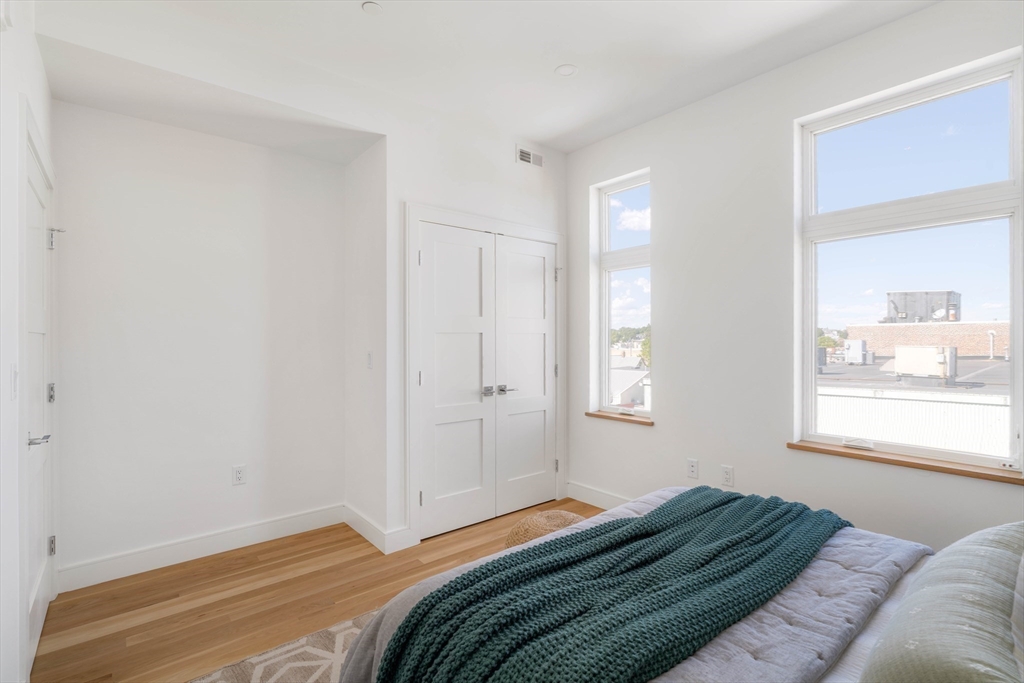 28 South Street # 406