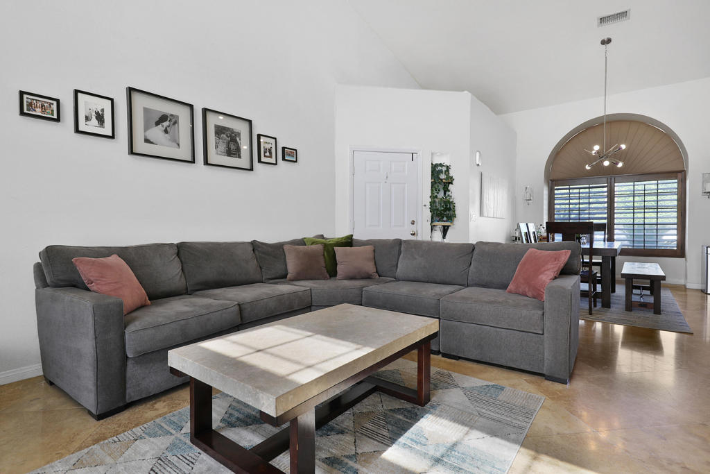 29120 Avenida La Vista