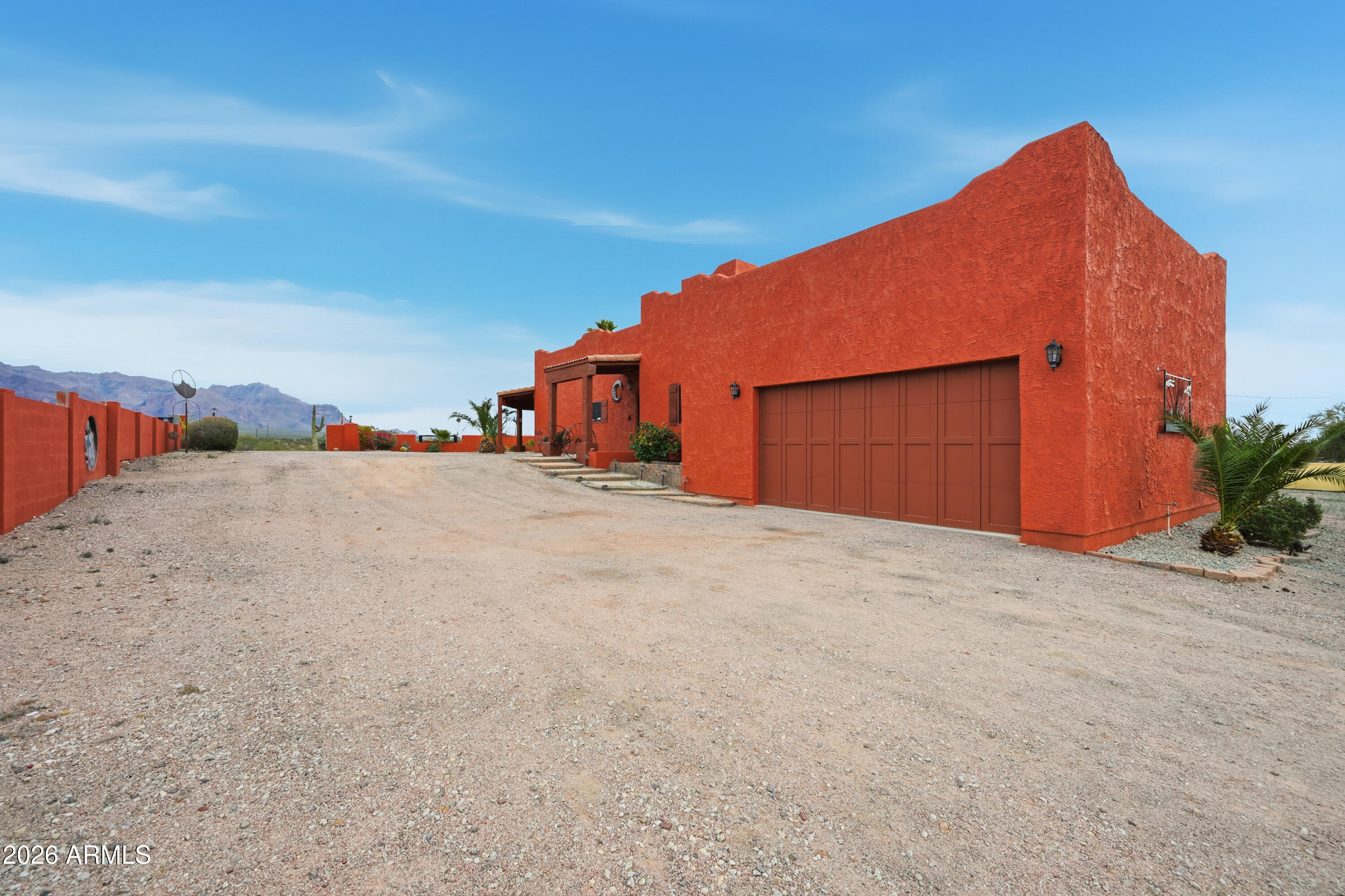 318 S GOLDFIELD Road