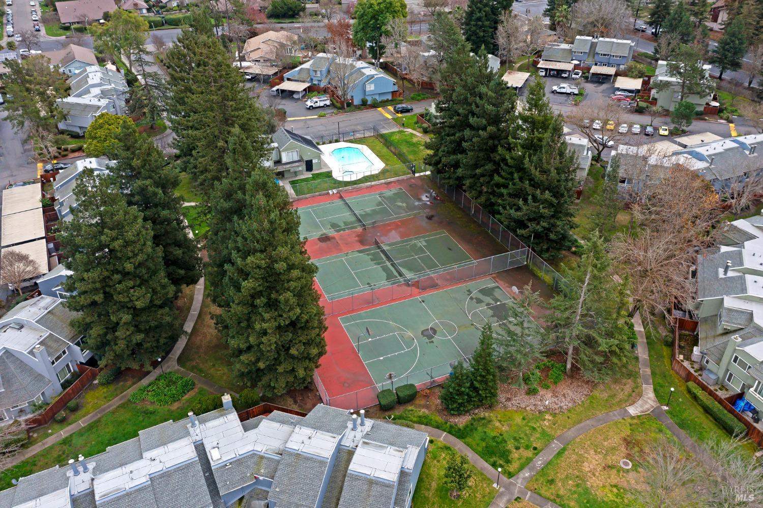 639 Racquet Club Cir