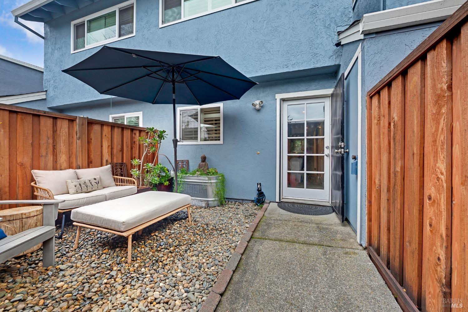 639 Racquet Club Cir