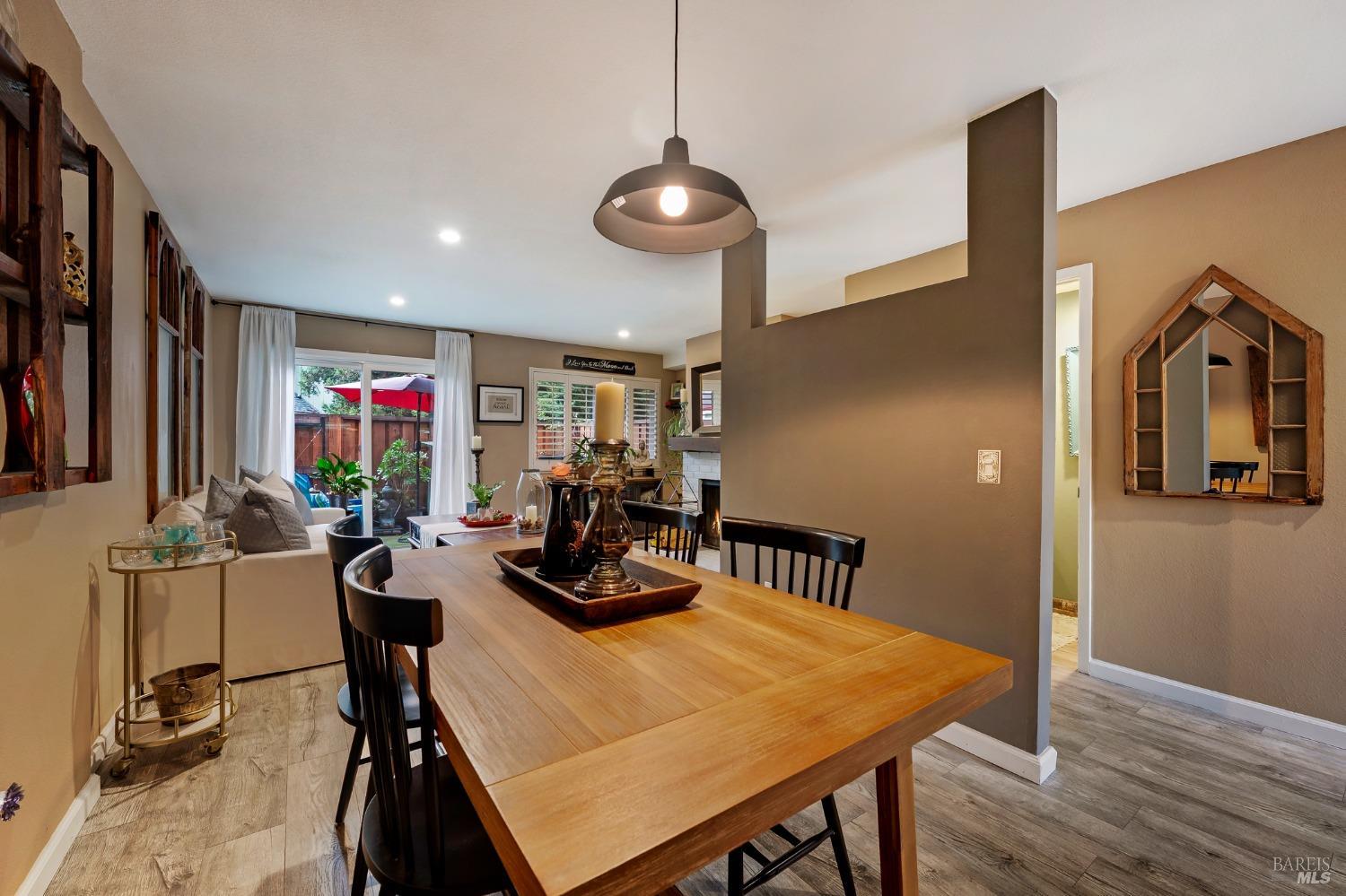 639 Racquet Club Cir