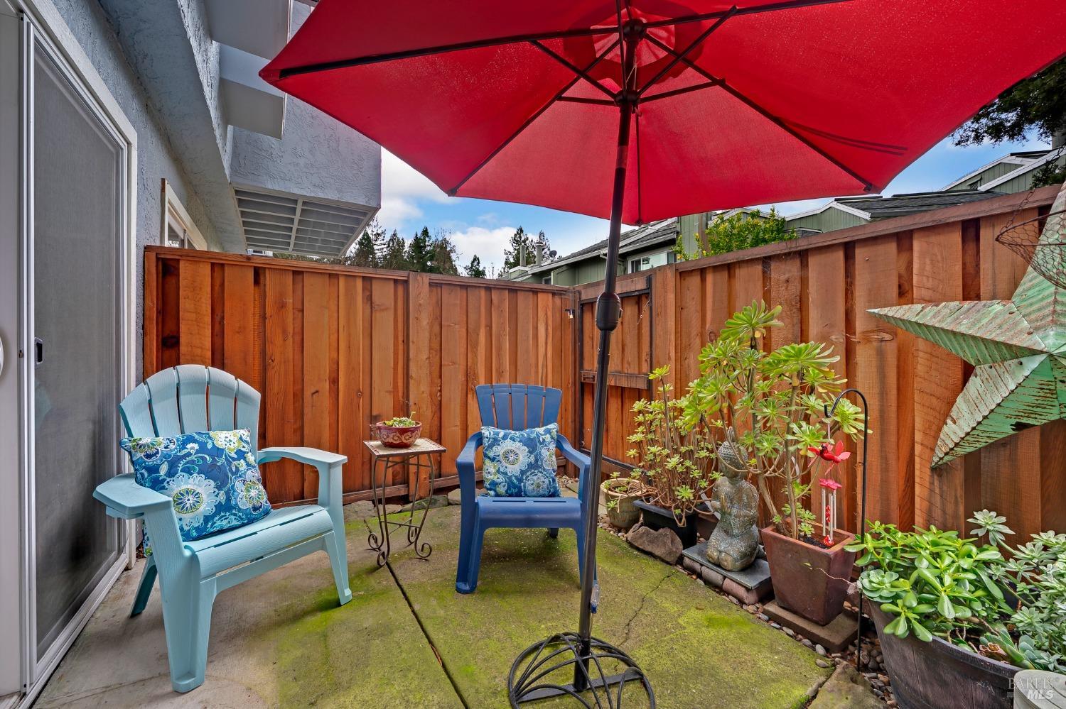 639 Racquet Club Cir