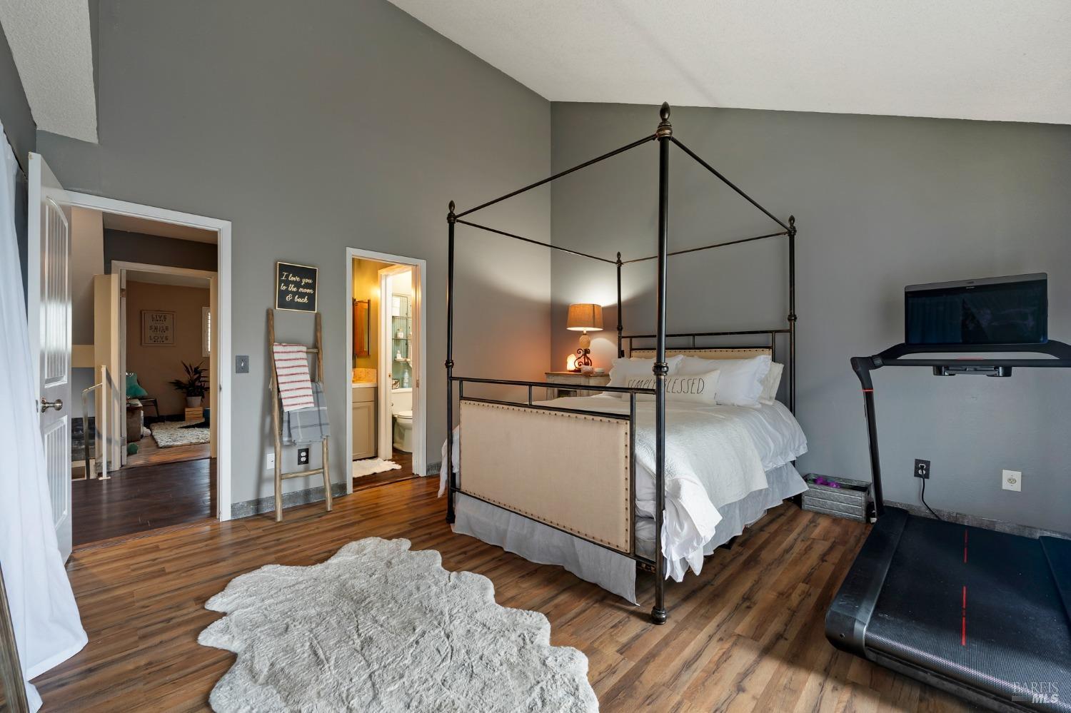 639 Racquet Club Cir