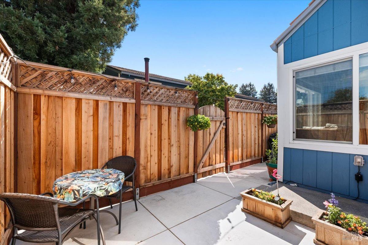 5014 Country Club Dr