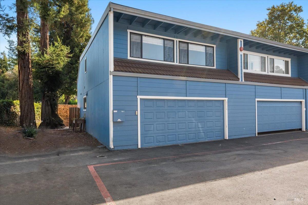 5014 Country Club Dr